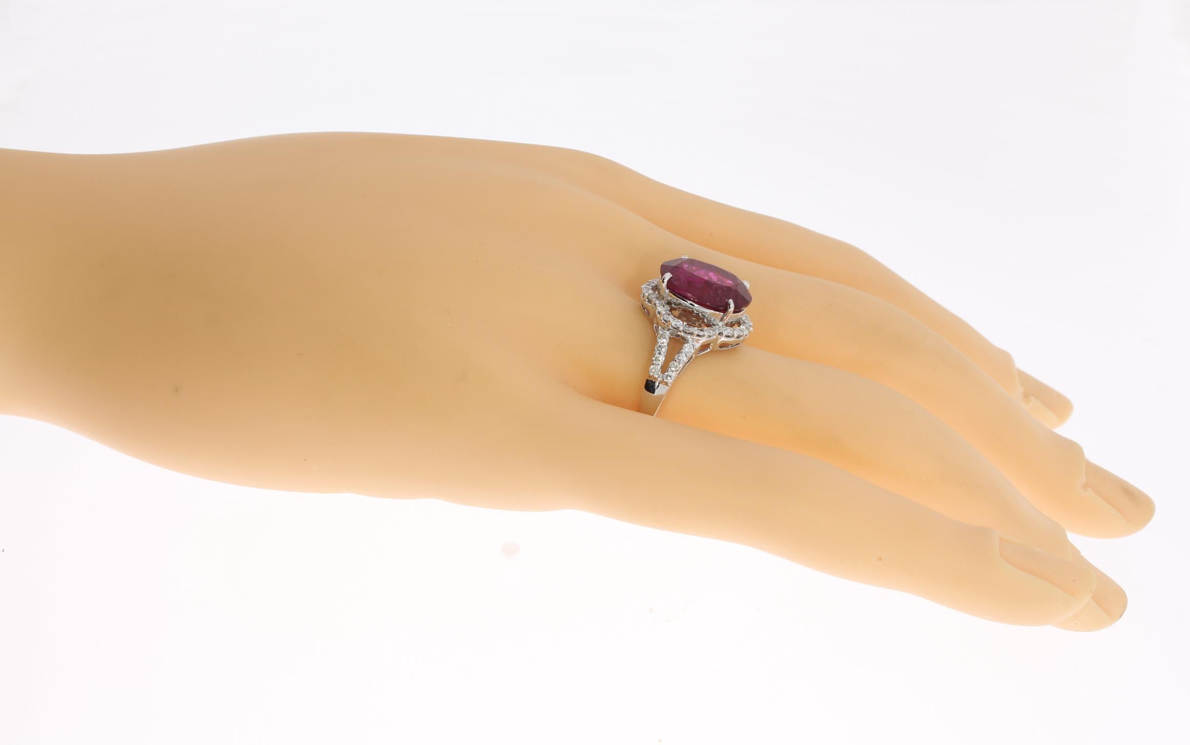 Bague grappe en or sertie de tourmalines et de diamants en vente 1