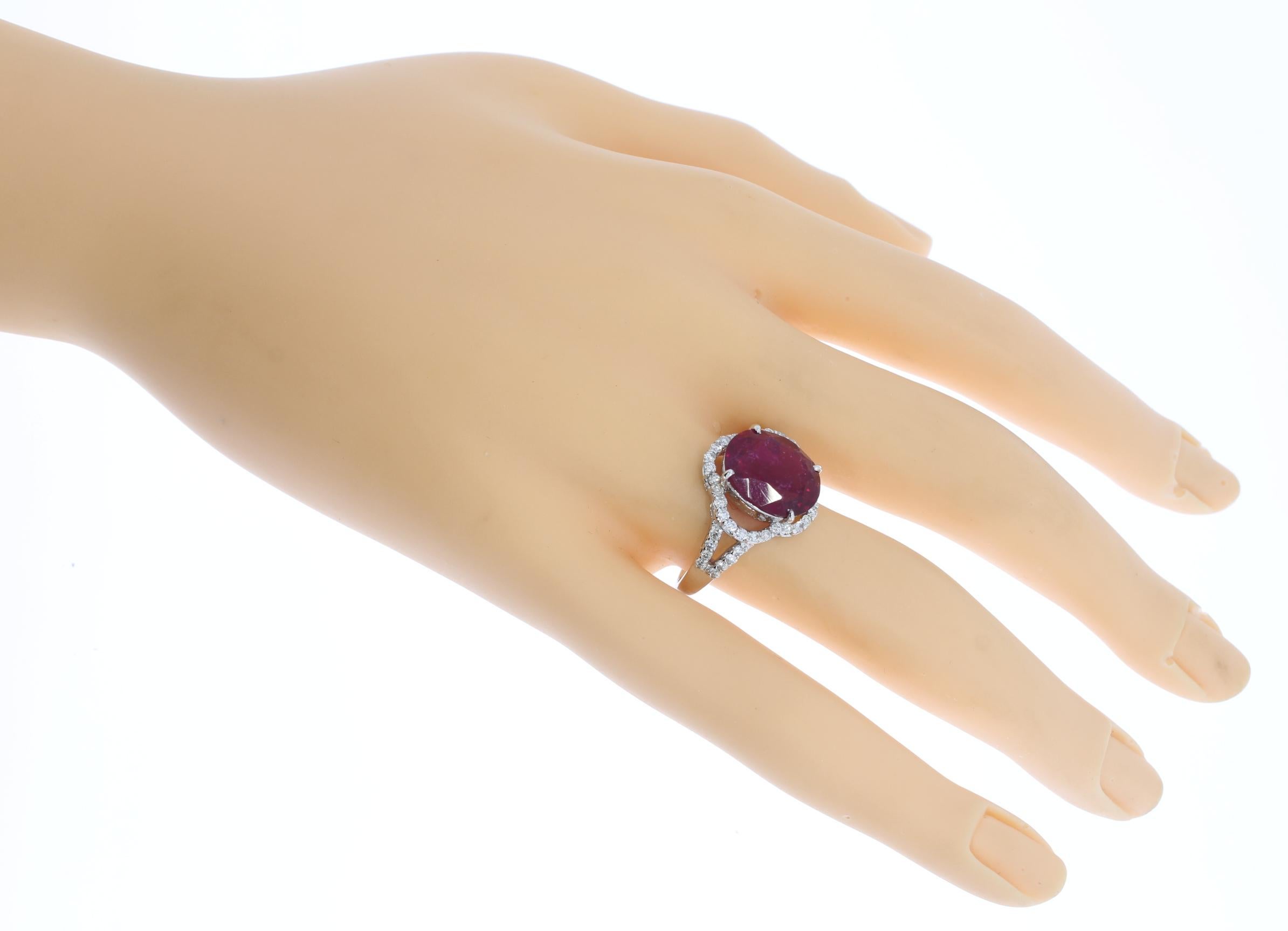 Bague grappe en or sertie de tourmalines et de diamants en vente 2