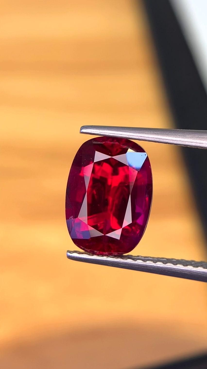 Gübelin Certified 3.62 ct Ruby - Note exceptionnelle de 90.8 en vente 9