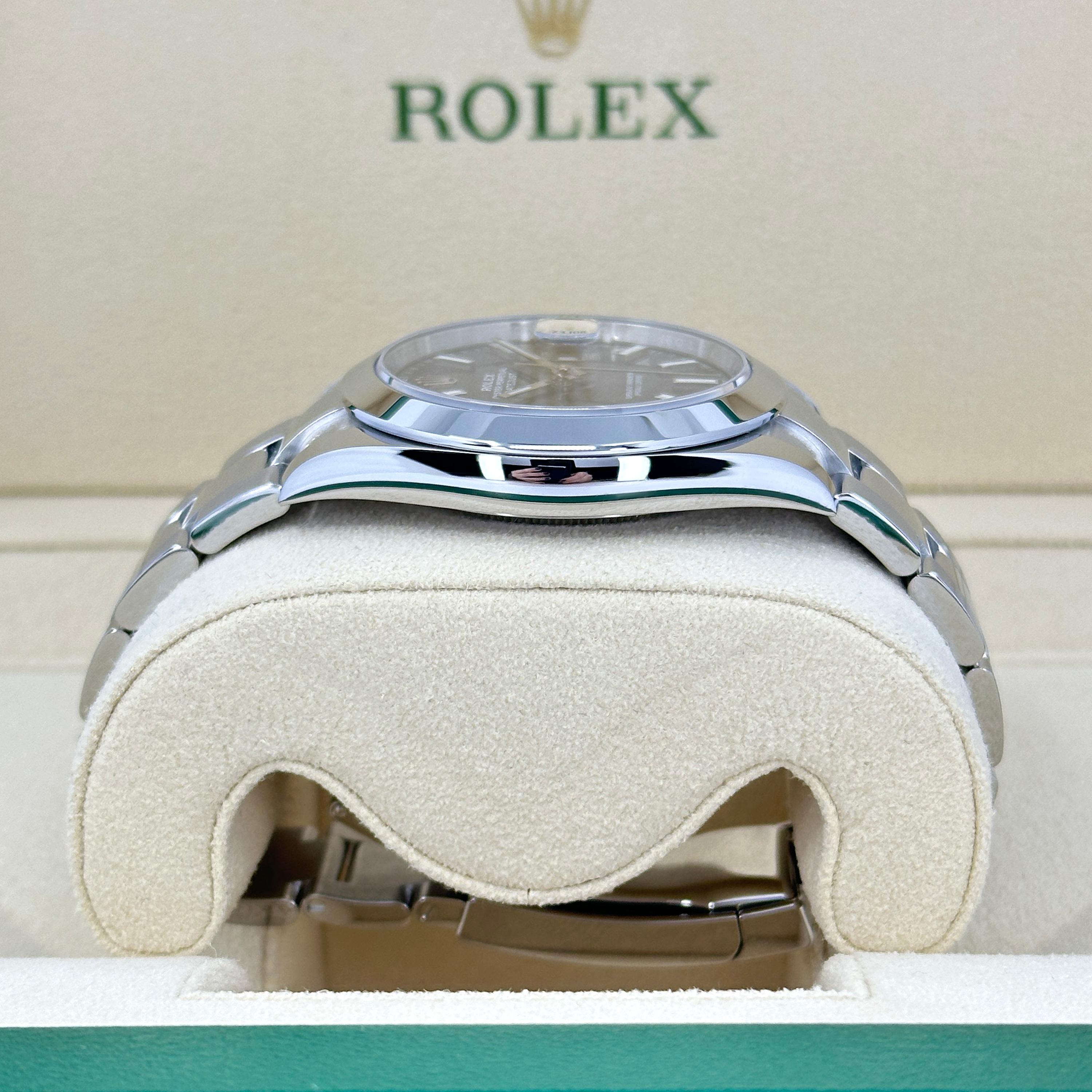 Ungetragene Rolex Datejust 41 Blau Oyster Reference# 126300, Komplettset, 2025 im Angebot 1