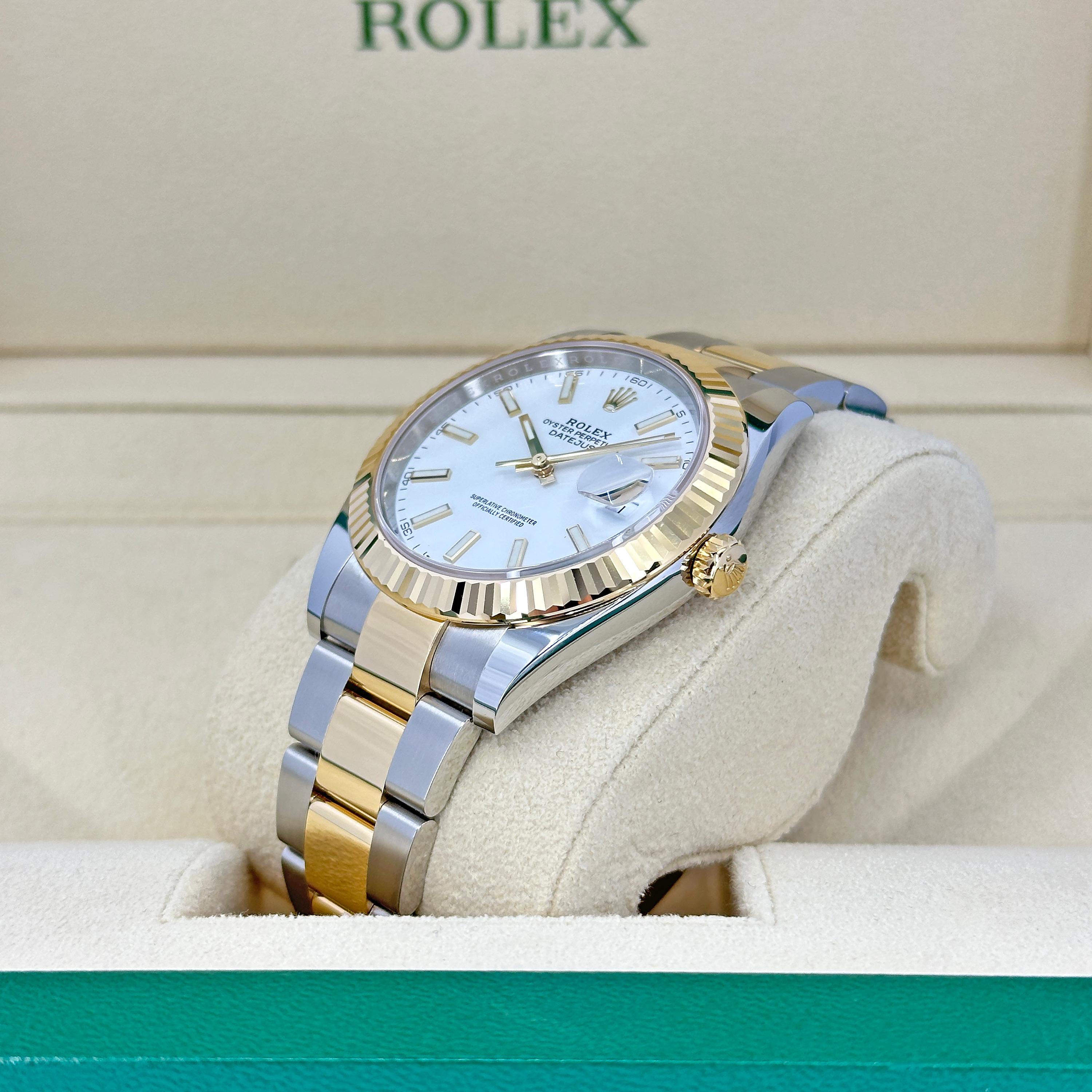 Ungetragene Rolex Datejust 41 Weiß Oyster Reference# 126333, Komplettset, 2025 im Zustand „Neu“ im Angebot in New York, NY