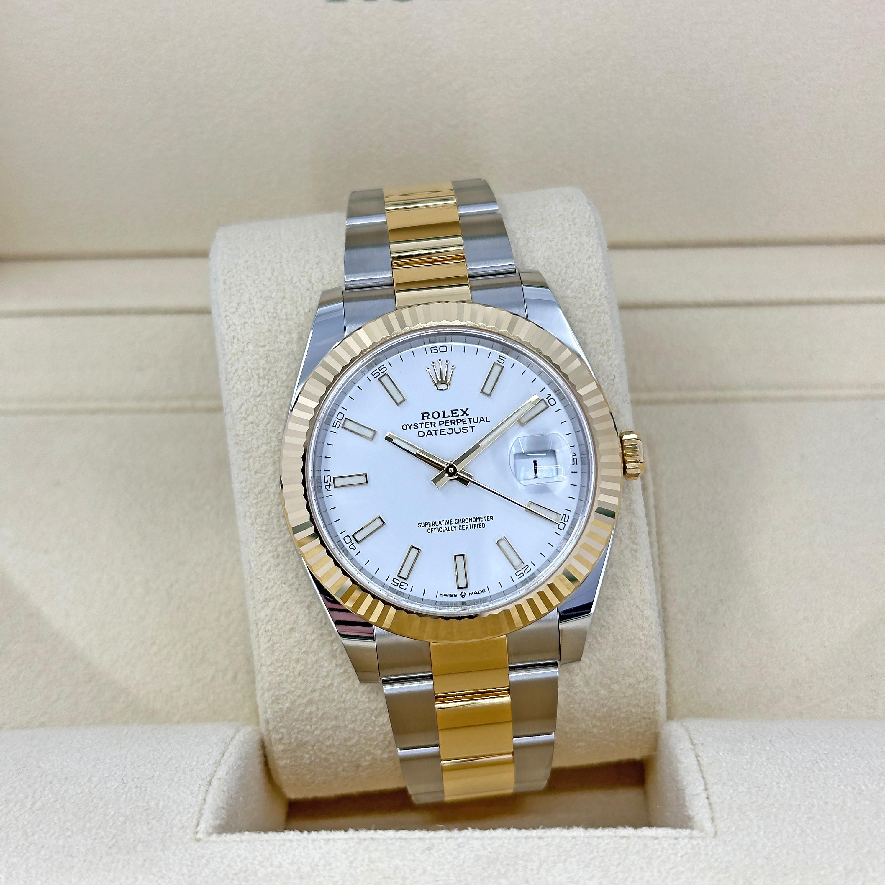 Ungetragene Rolex Datejust 41 Weiß Oyster Reference# 126333, Komplettset, 2025 für Damen oder Herren im Angebot