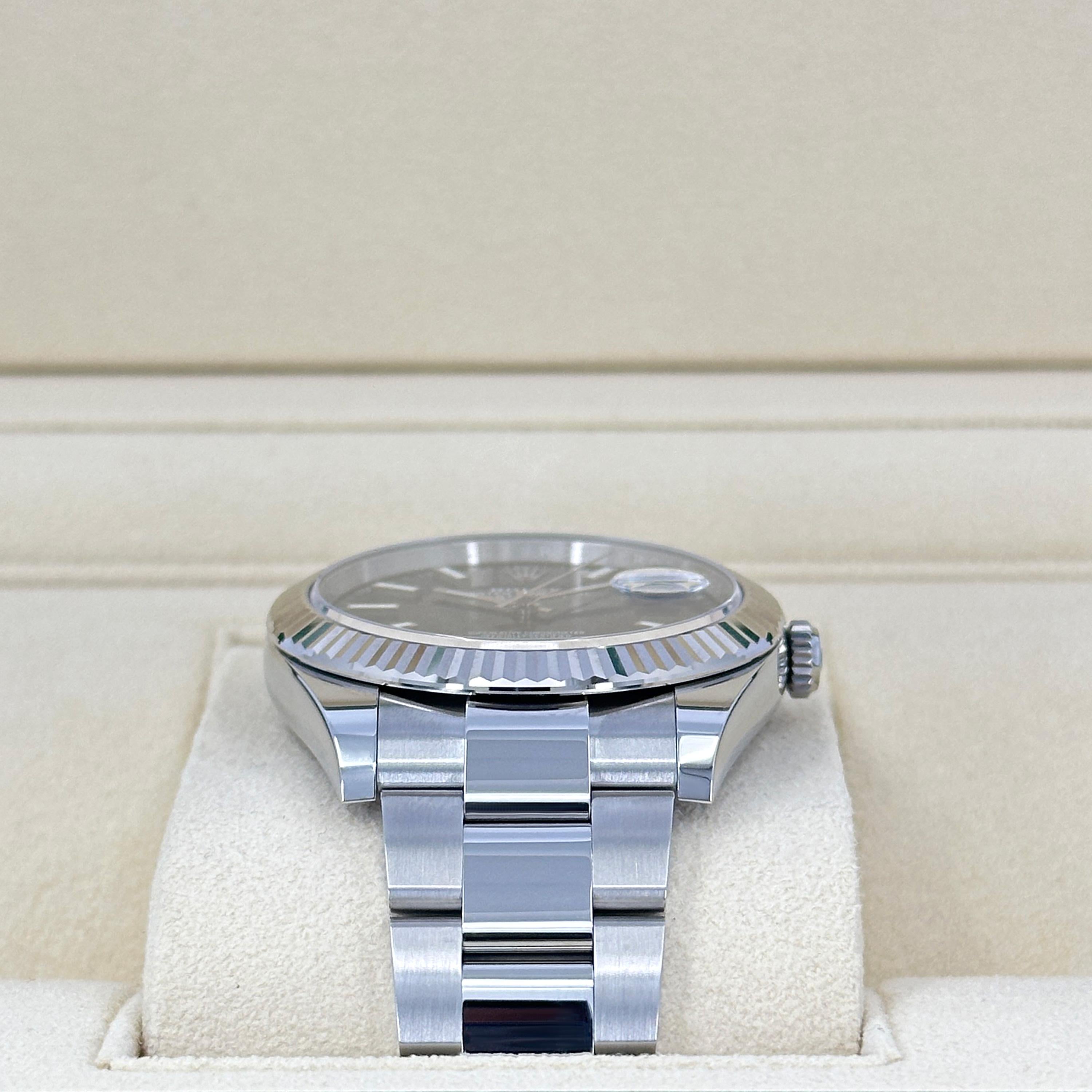 Ungetragene Rolex Datejust 41 Blau Oyster Reference# 126334, Komplettset, 2025 im Angebot 10