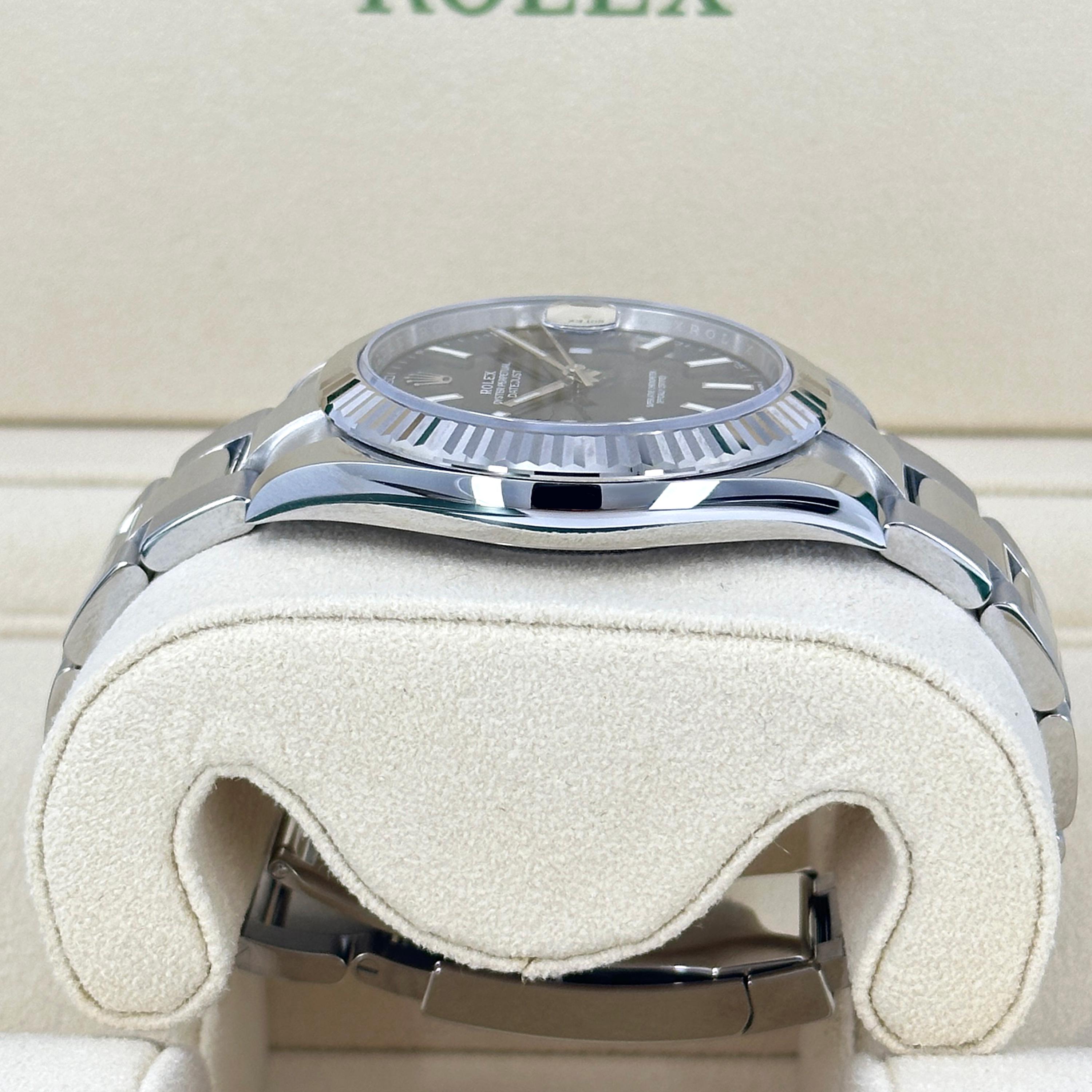 Ungetragene Rolex Datejust 41 Blau Oyster Reference# 126334, Komplettset, 2025 im Angebot 11