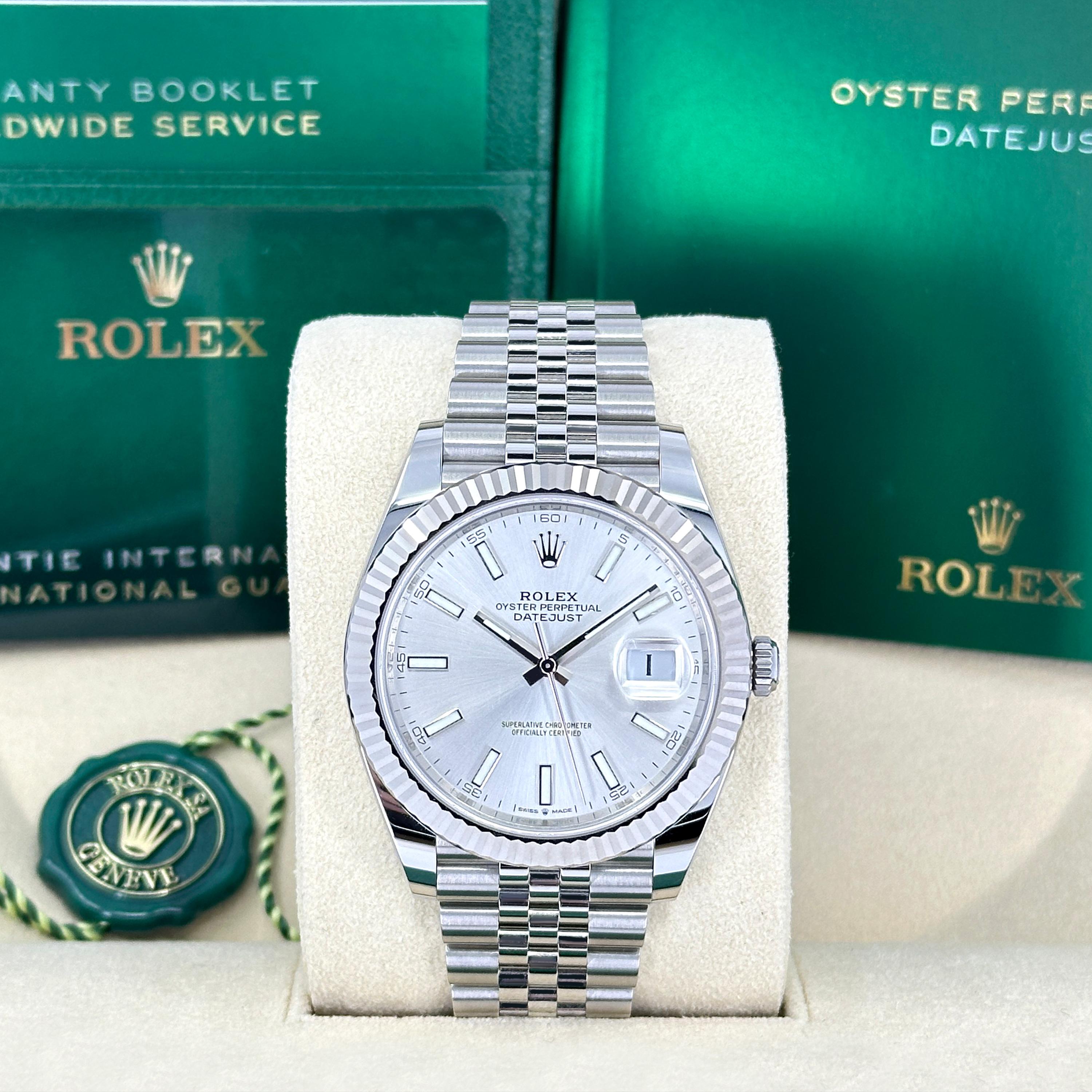 Die Rolex Datejust 41 Ref. 126334-0004 ist ein außergewöhnlicher Ausdruck klassischer Eleganz gepaart mit modernster Uhrmachertechnologie, was sie zu einem der begehrtesten Zeitmesser der Datejust Kollektion macht. Gefertigt aus dem für Rolex