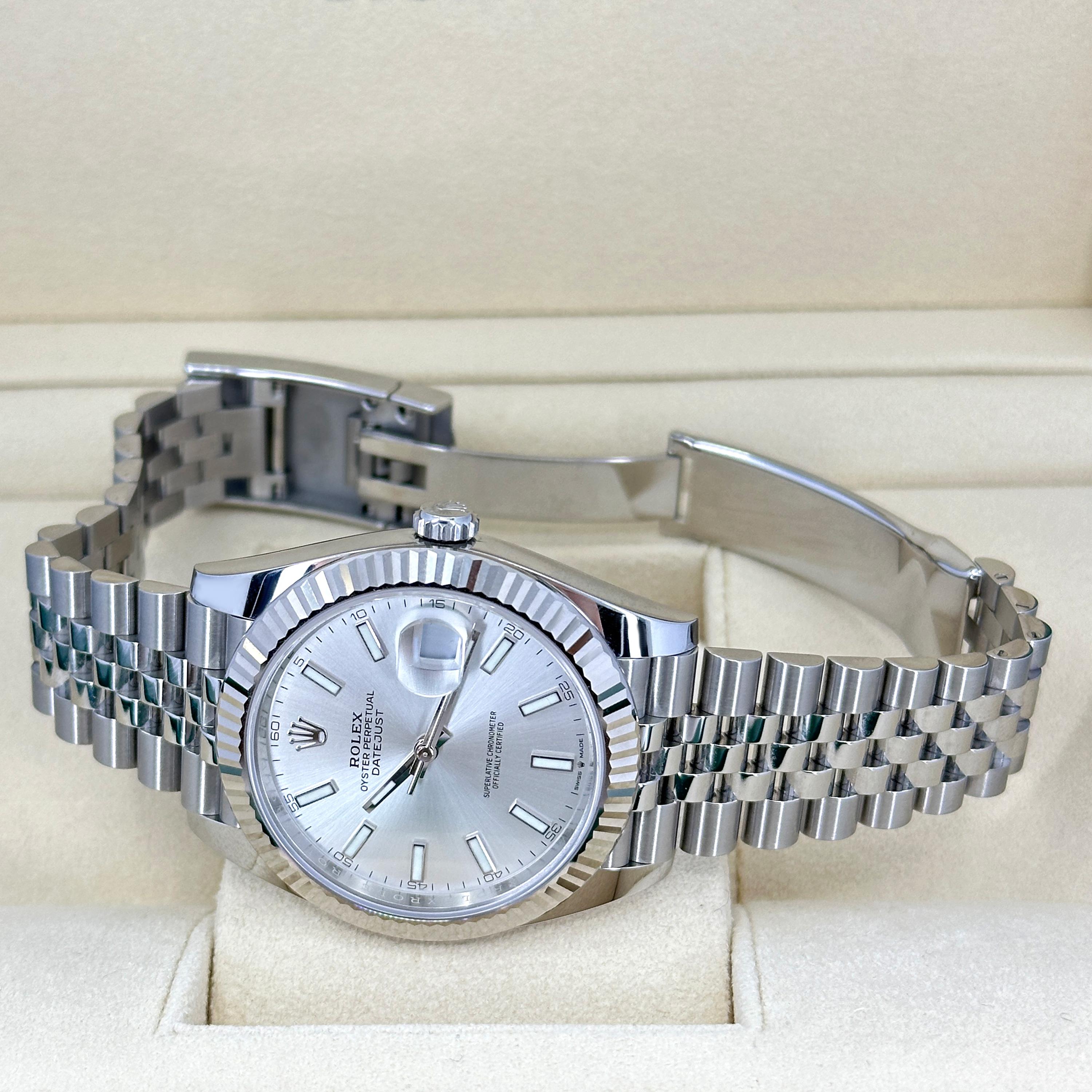 Ungetragene Rolex Datejust 41 Silver Oyster Reference# 126334, Komplettset, 2025 im Angebot 11