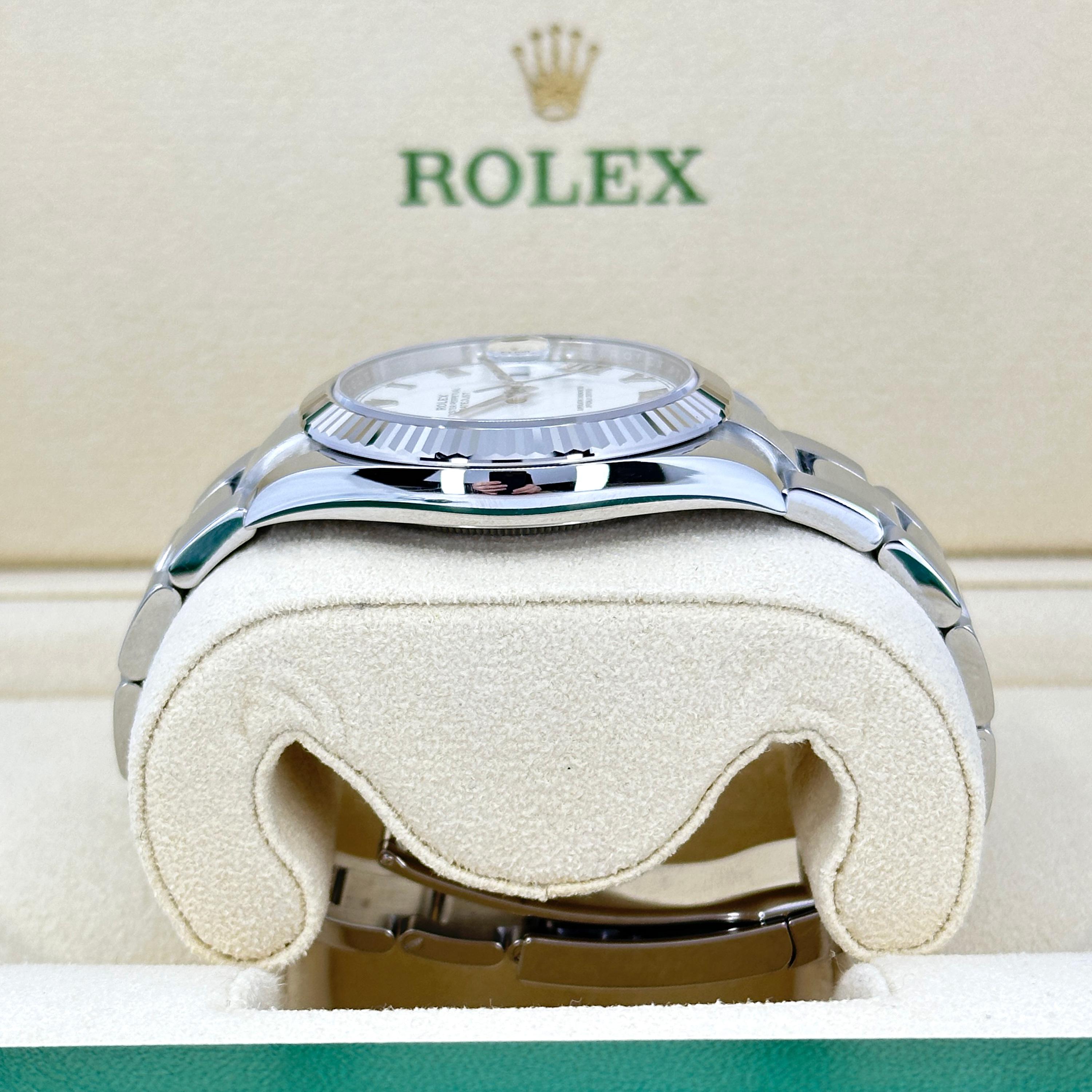 Ungetragene Rolex Datejust 41 Weiß Oyster Reference# 126334, Komplettset, 2025 im Angebot 1