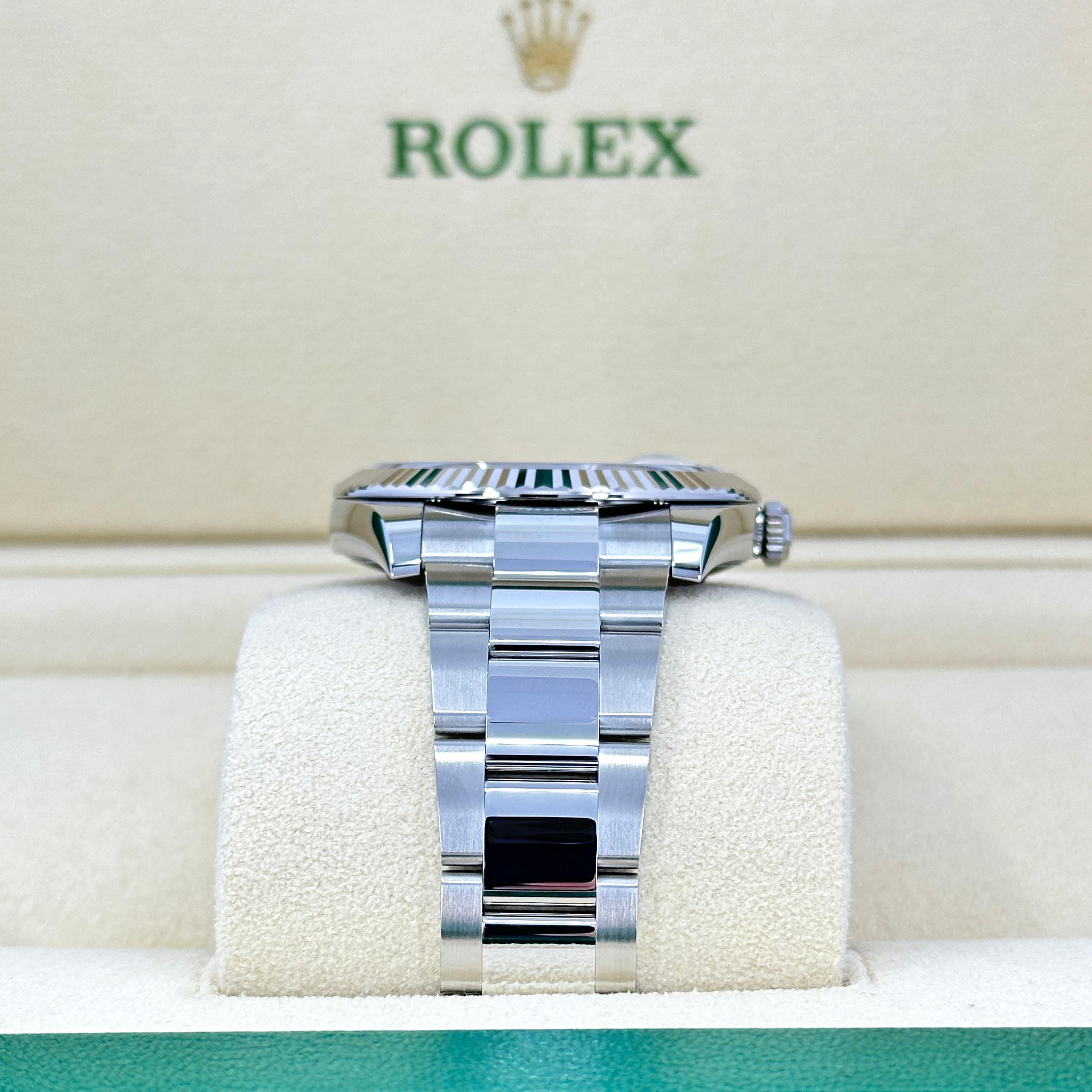 Ungetragene Rolex Datejust 41 Weiß Oyster Reference# 126334, Komplettset, 2025 für Damen oder Herren im Angebot