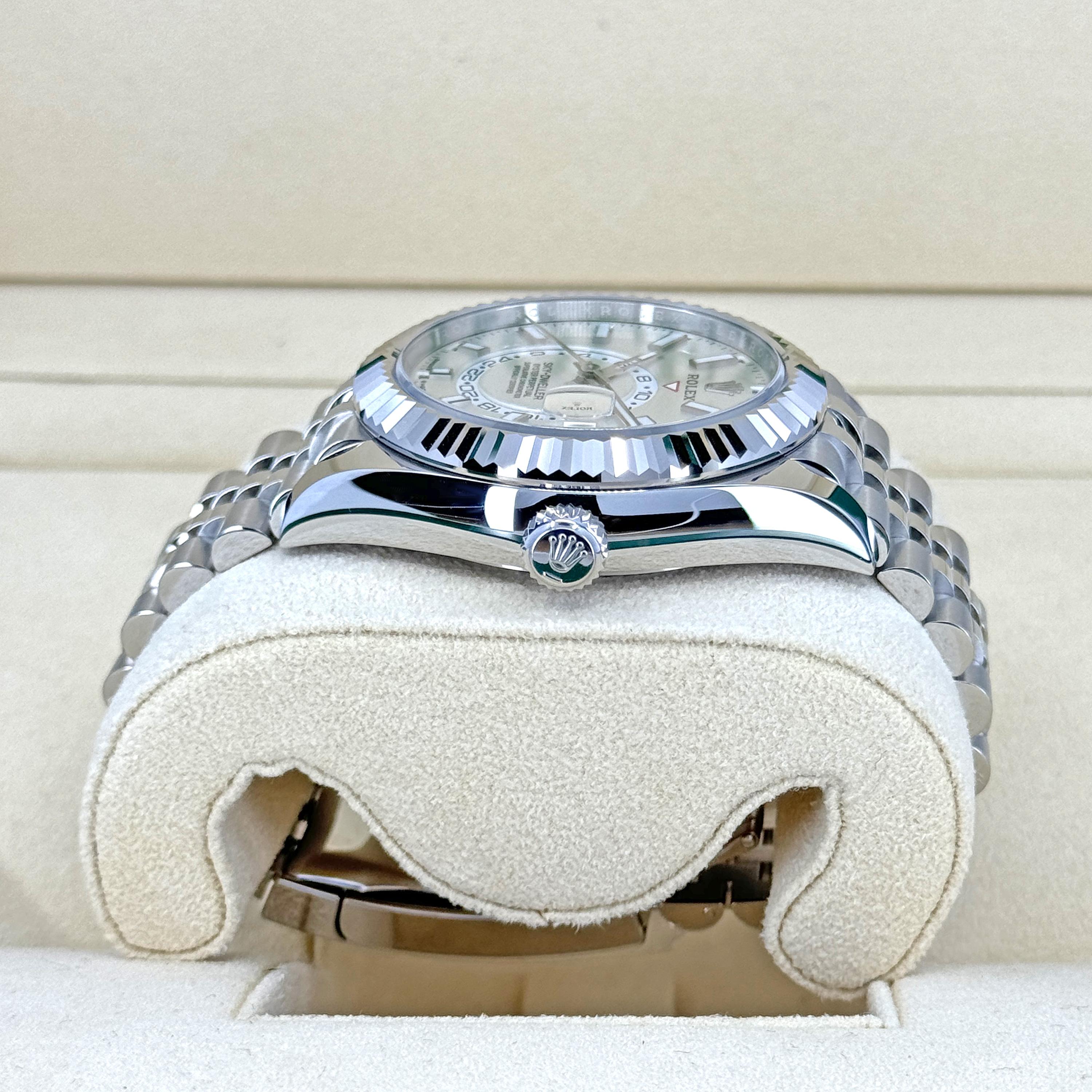da uomo o donna Rolex Sky-Dweller non indossato Numero di riferimento 336934, Set completo, 2025 in vendita