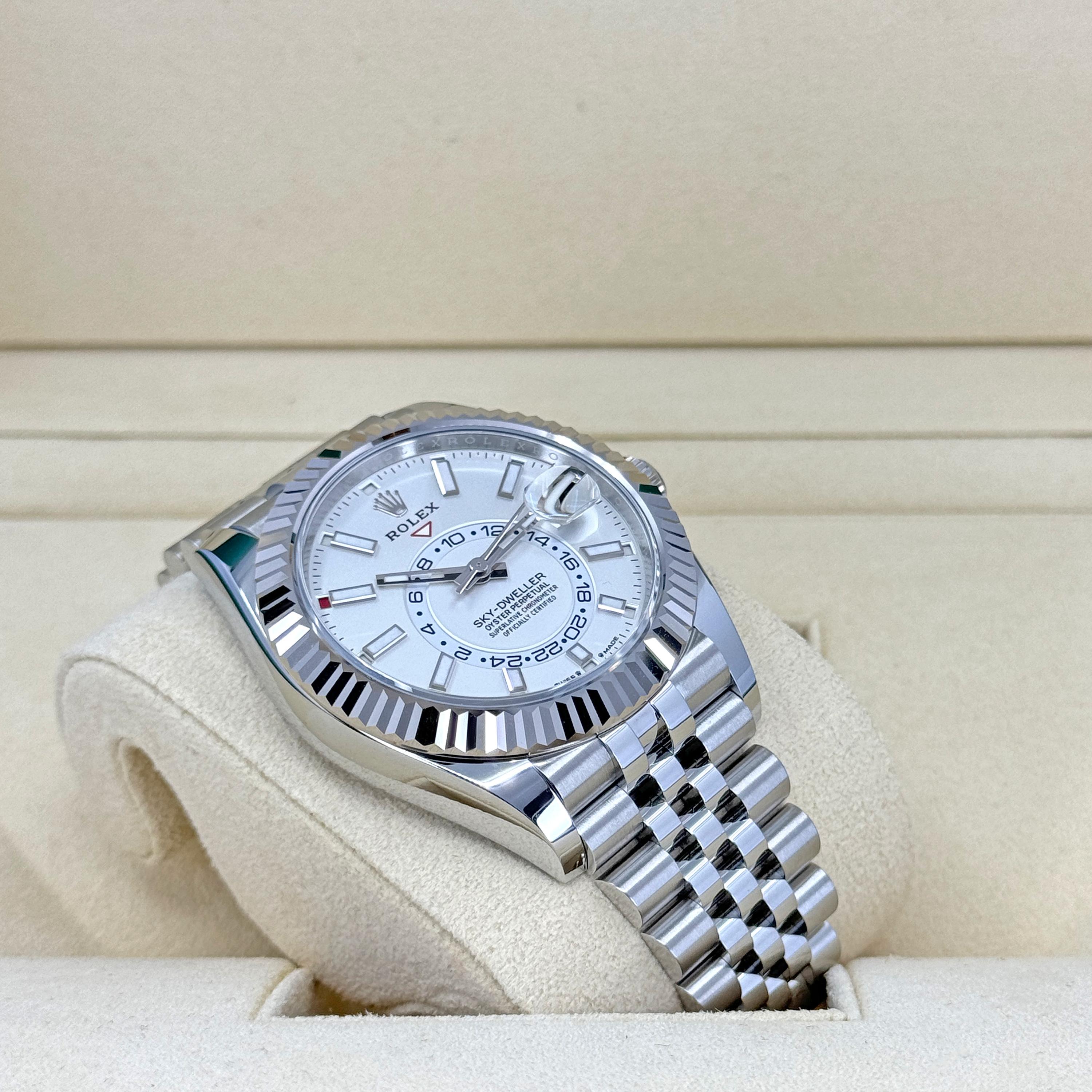 Rolex Sky-Dweller non indossato Numero di riferimento 336934, Set completo, 2025 in vendita 2
