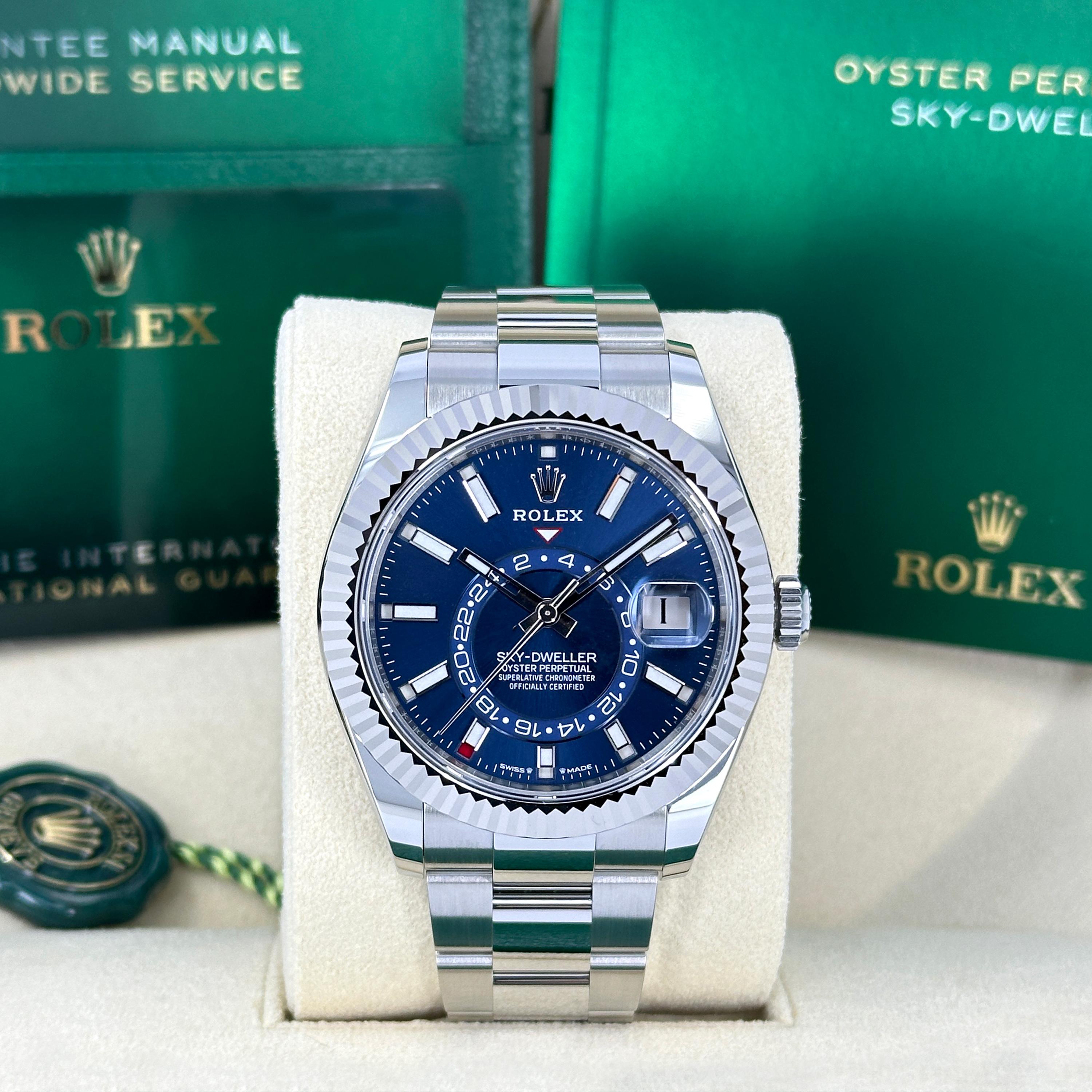 Il Rolex Sky-Dweller Ref. 336934-0005 è un orologio sofisticato che combina magistralmente l'ingegnosità tecnica con un lusso senza tempo, progettato appositamente per i viaggiatori globali che apprezzano l'eleganza e la funzionalità. Realizzato con
