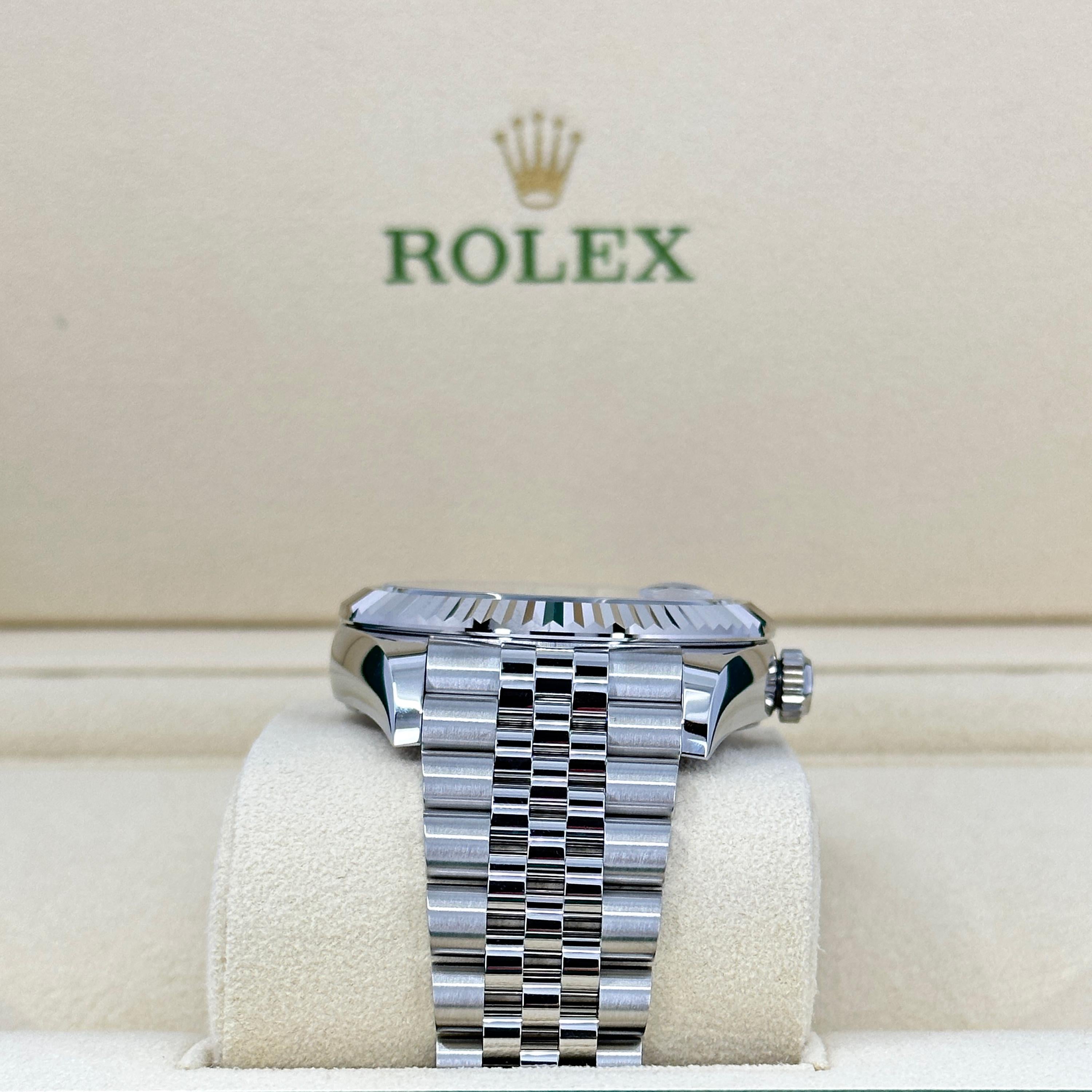 Il Rolex Sky-Dweller Ref. 336934-0006 è un capolavoro sofisticato che coniuga perfettamente la complessità tecnica con un'eleganza senza tempo, rendendolo una scelta eccezionale per i viaggiatori del mondo e i collezionisti più esigenti. Realizzato