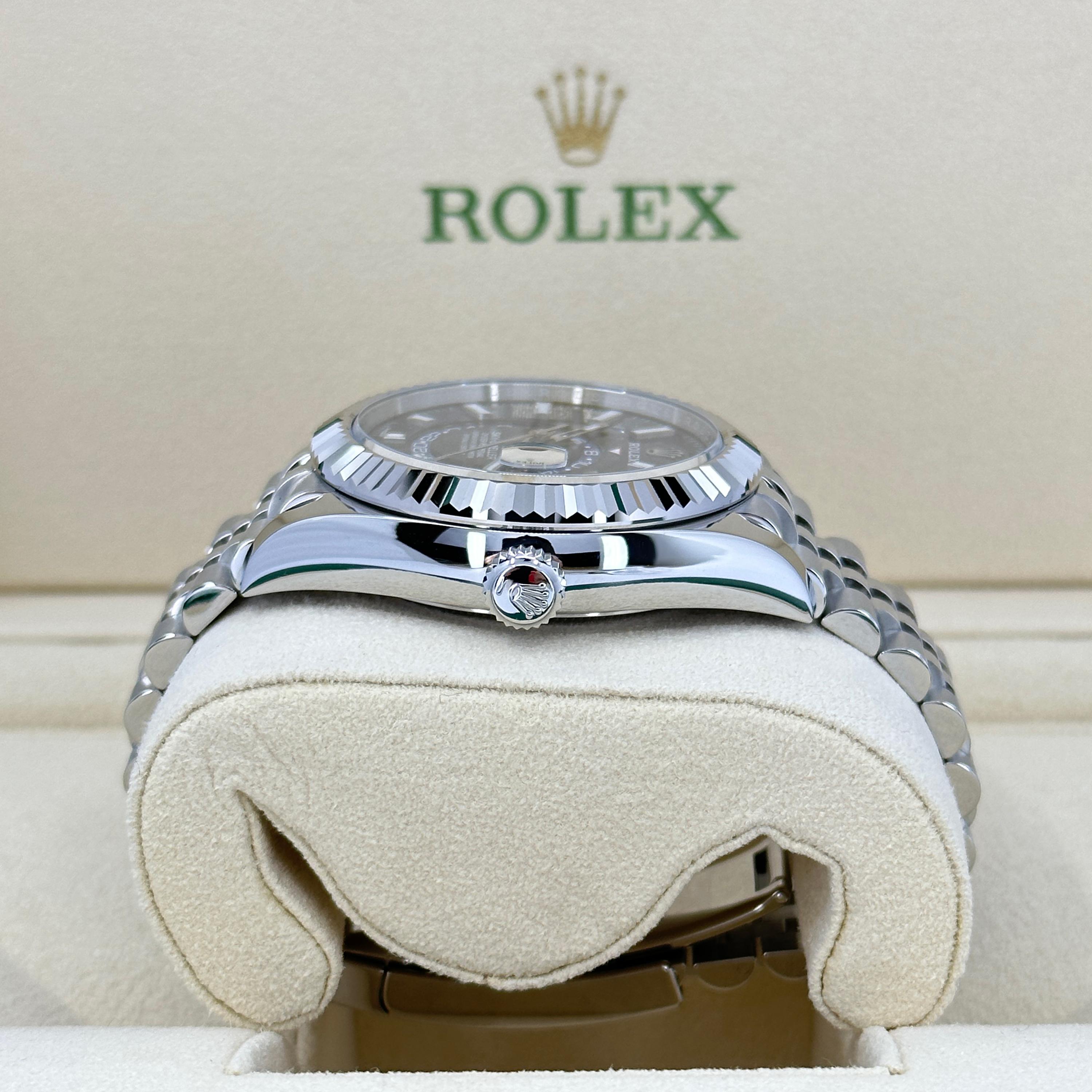 Rolex Sky-Dweller non indossato Numero di riferimento 336934, Set completo, 2025 in vendita 1