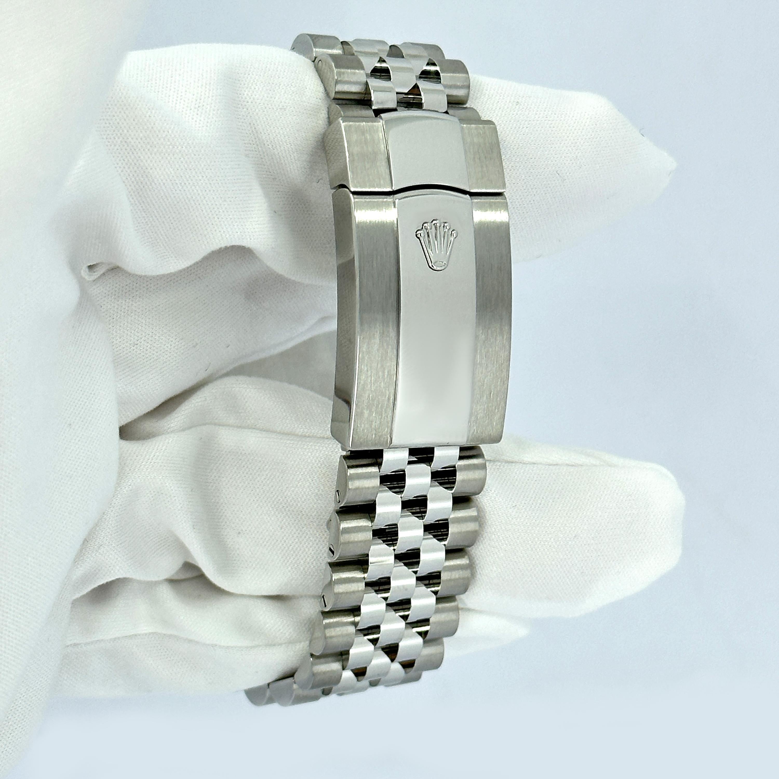 Rolex Sky-Dweller non indossato Numero di riferimento 336934, Set completo, 2025 in vendita 8