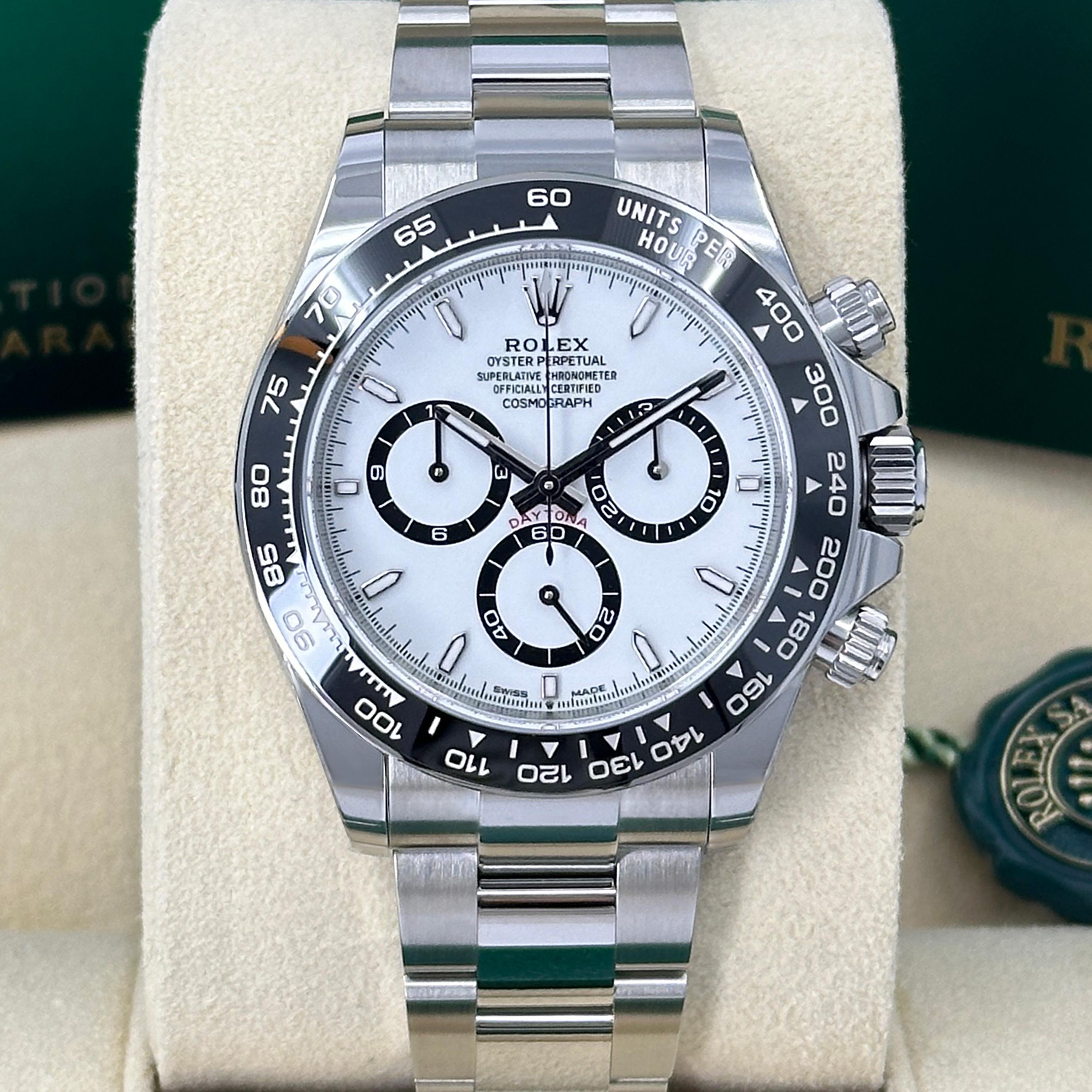 Il Rolex Cosmograph Daytona Ref. 126500LN-0001 è un'icona reimmaginata, uno dei cronografi più ambiti al mondo, che unisce l'ingegneria ad alte prestazioni a un design senza tempo. Introdotto nel 2023 come ultima evoluzione della leggendaria linea