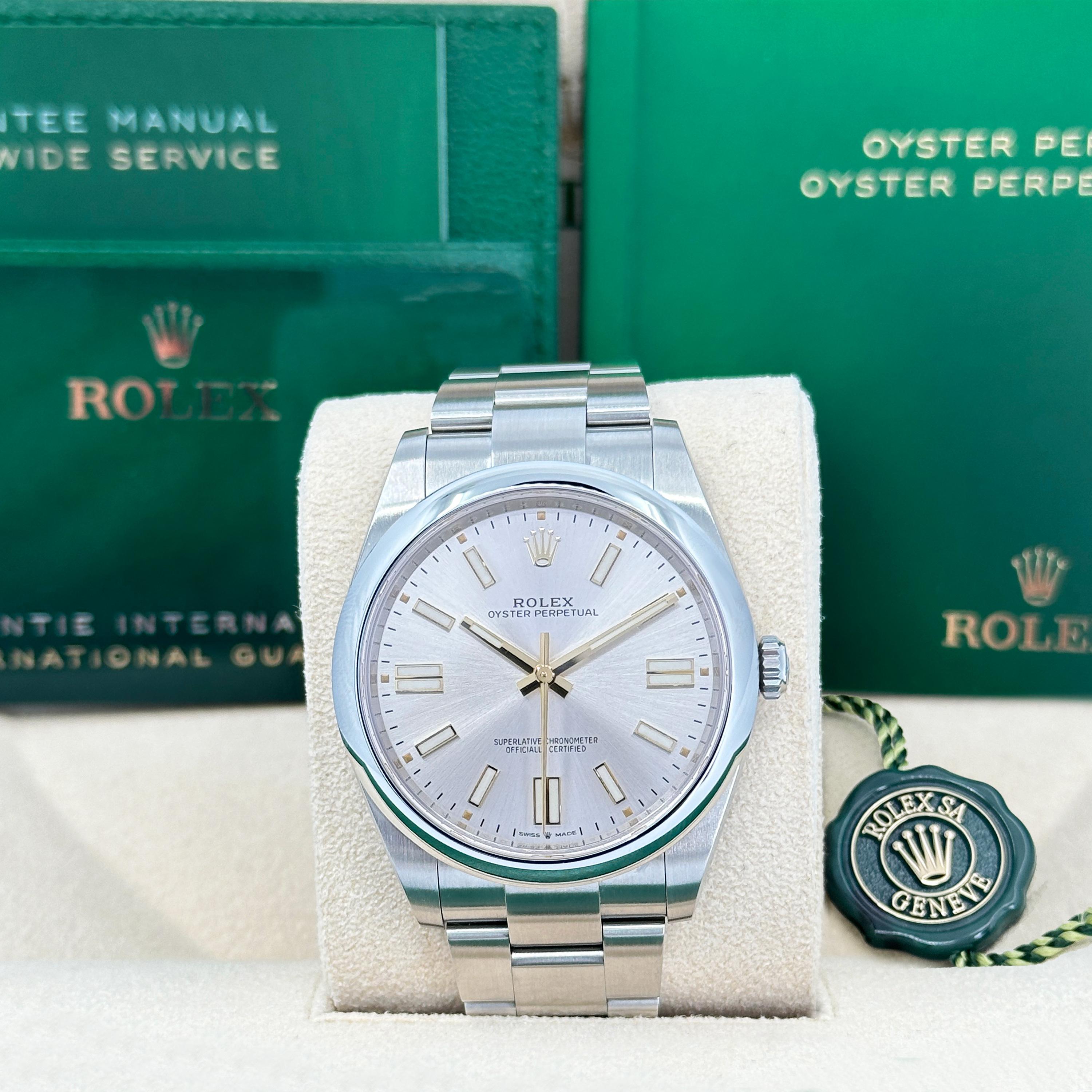 Rolex Oyster Perpetual Senza Data Riferimento n. 124300, Set completo, 2025 in vendita 9