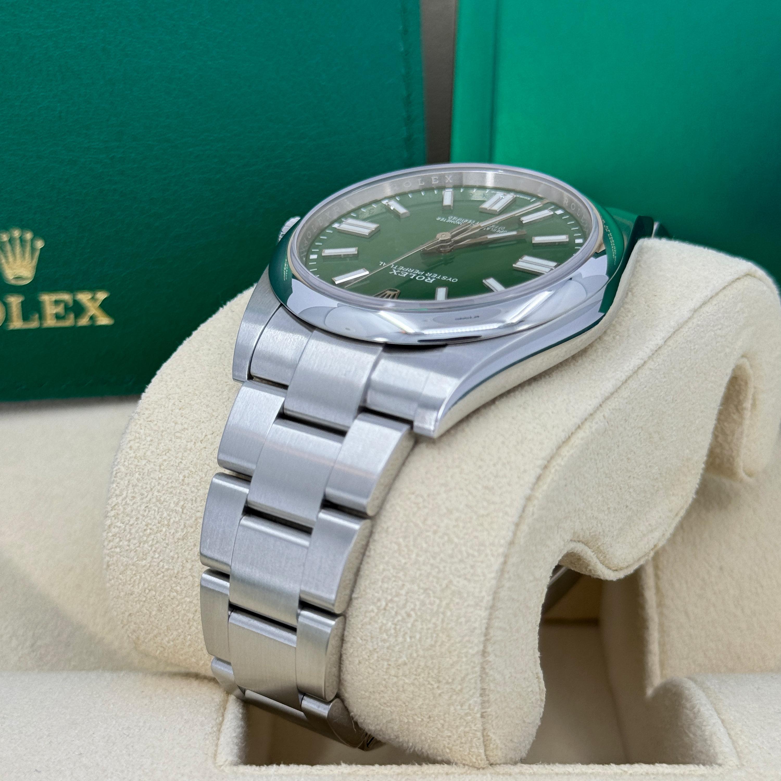 Rolex Oyster Perpetual Senza Data Riferimento n. 124300, Set completo, 2025 in vendita 3
