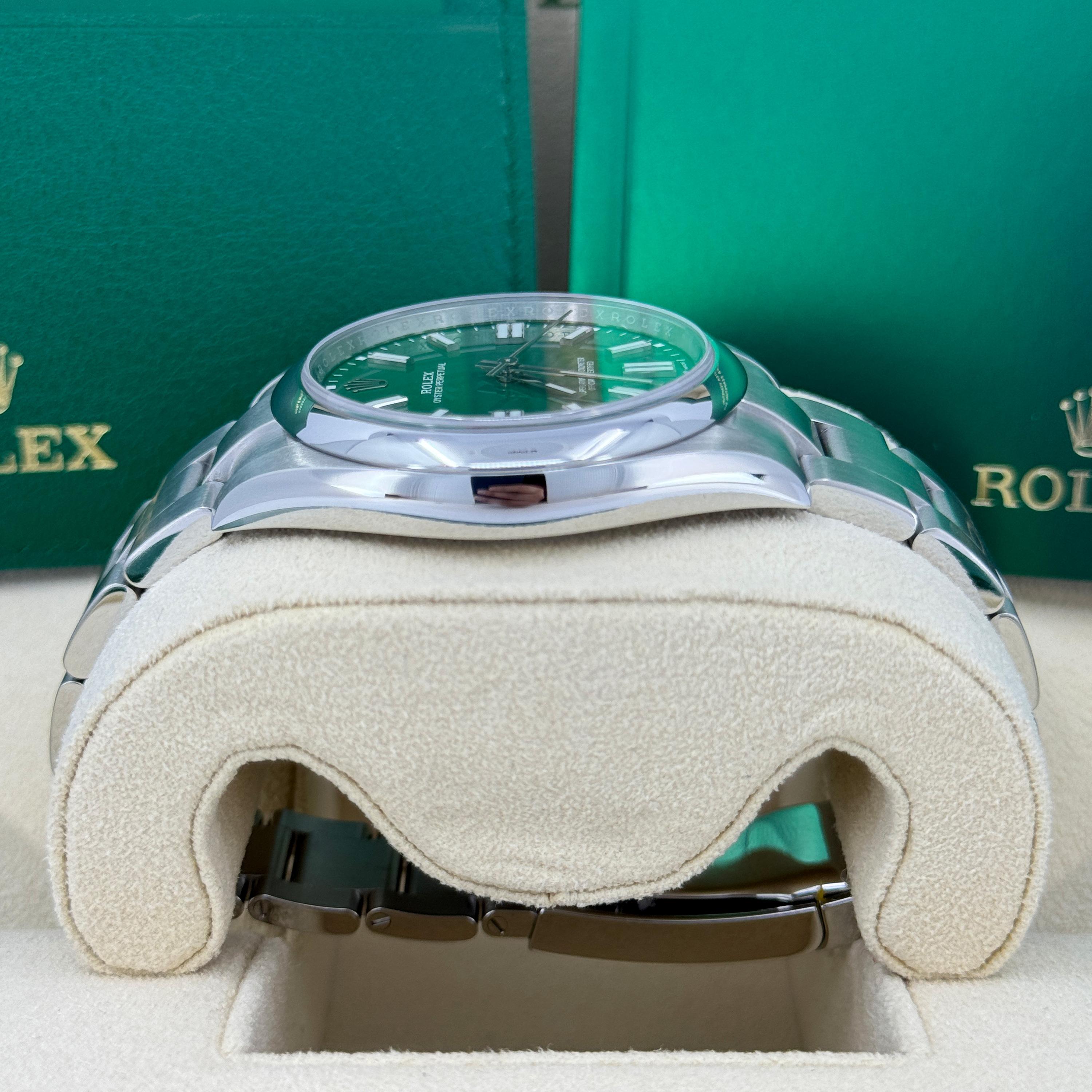 Rolex Oyster Perpetual Senza Data Riferimento n. 124300, Set completo, 2025 in vendita 4