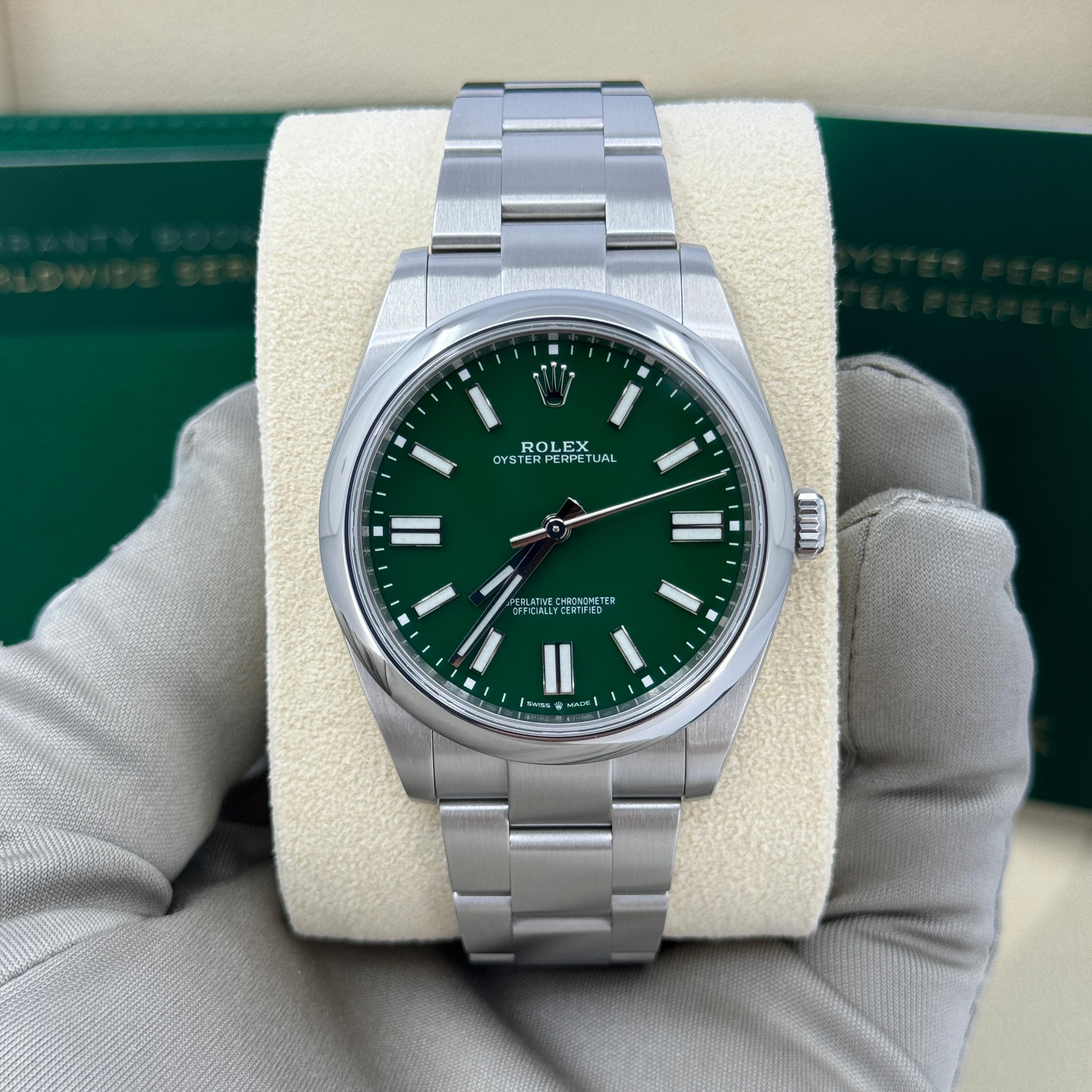 Rolex Oyster Perpetual Senza Data Riferimento n. 124300, Set completo, 2025 in vendita 6