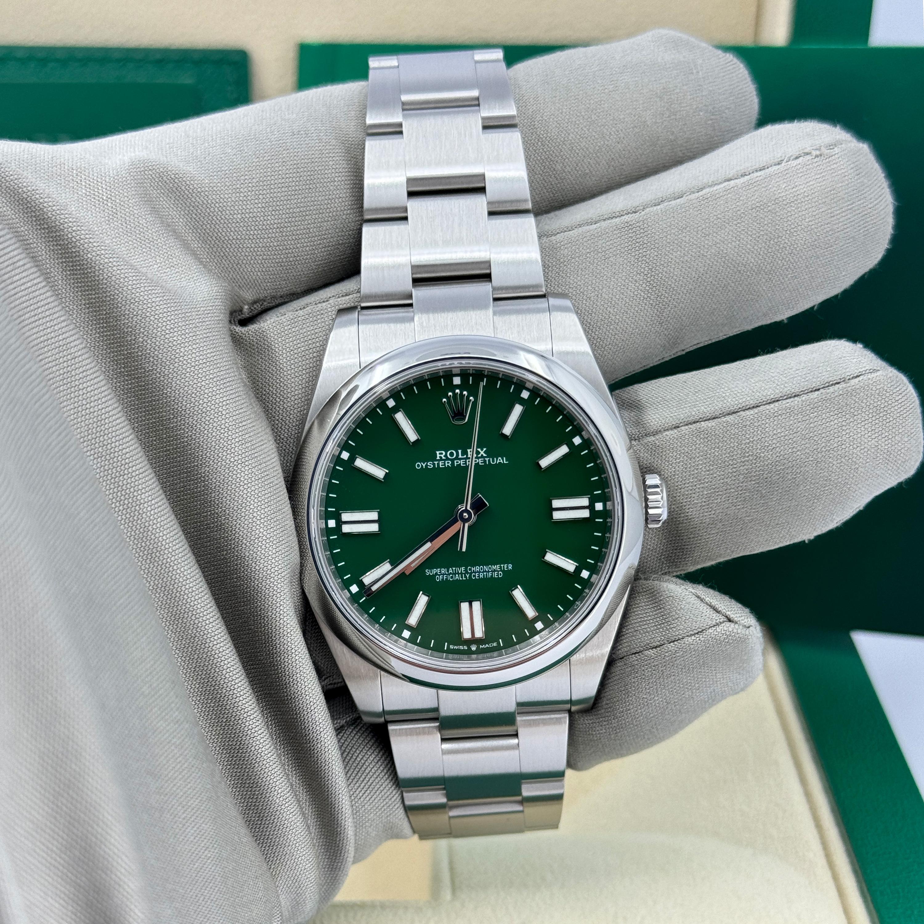 Rolex Oyster Perpetual Senza Data Riferimento n. 124300, Set completo, 2025 in vendita 10