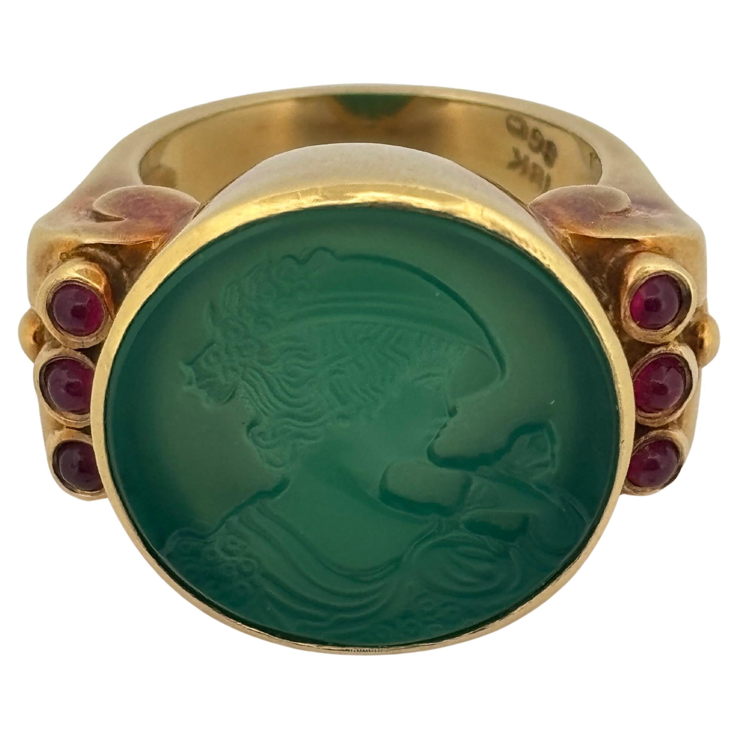 SeidenGang 18K Yellow Gold Green Agate & Cabochon Ruby Cameo Ring Size 6.5 For Sale 1
