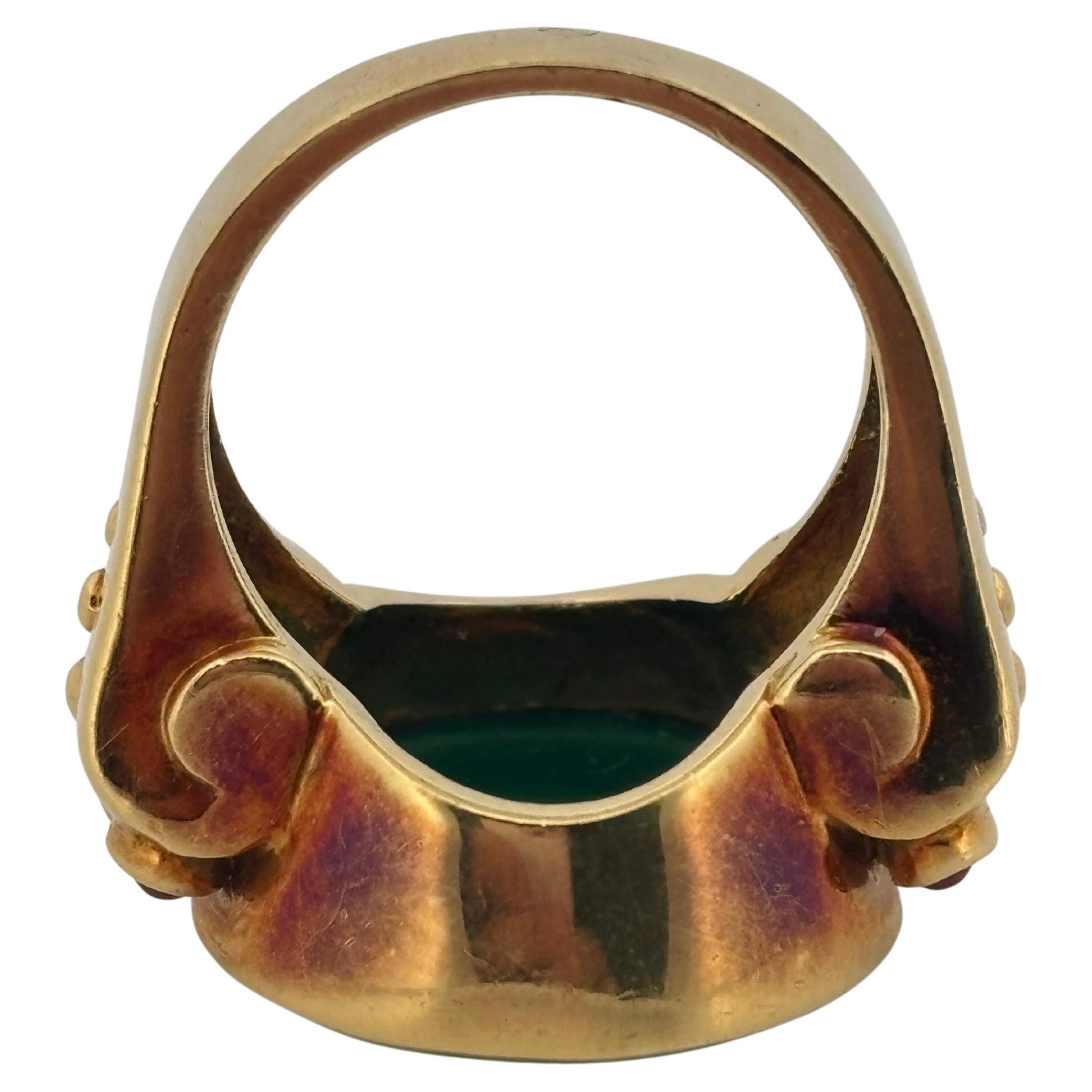 Women's or Men's SeidenGang 18K Yellow Gold Green Agate & Cabochon Ruby Cameo Ring Size 6.5 For Sale