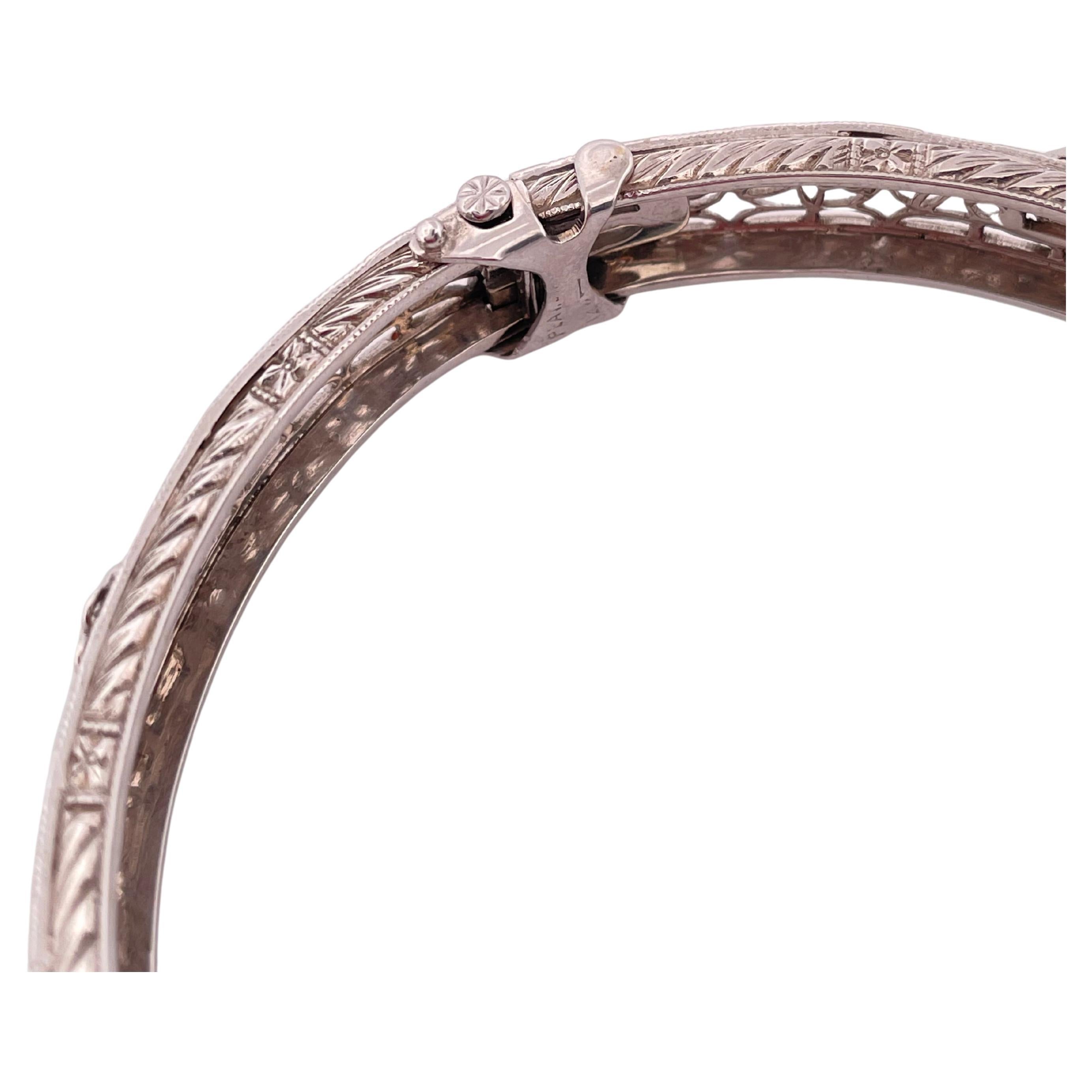 Filigree 0.30ctw Diamond & 0.10ctw Lab Emerald Bangle Bracelet Set In 14K Gold In Excellent Condition For Sale In Sewickley, PA