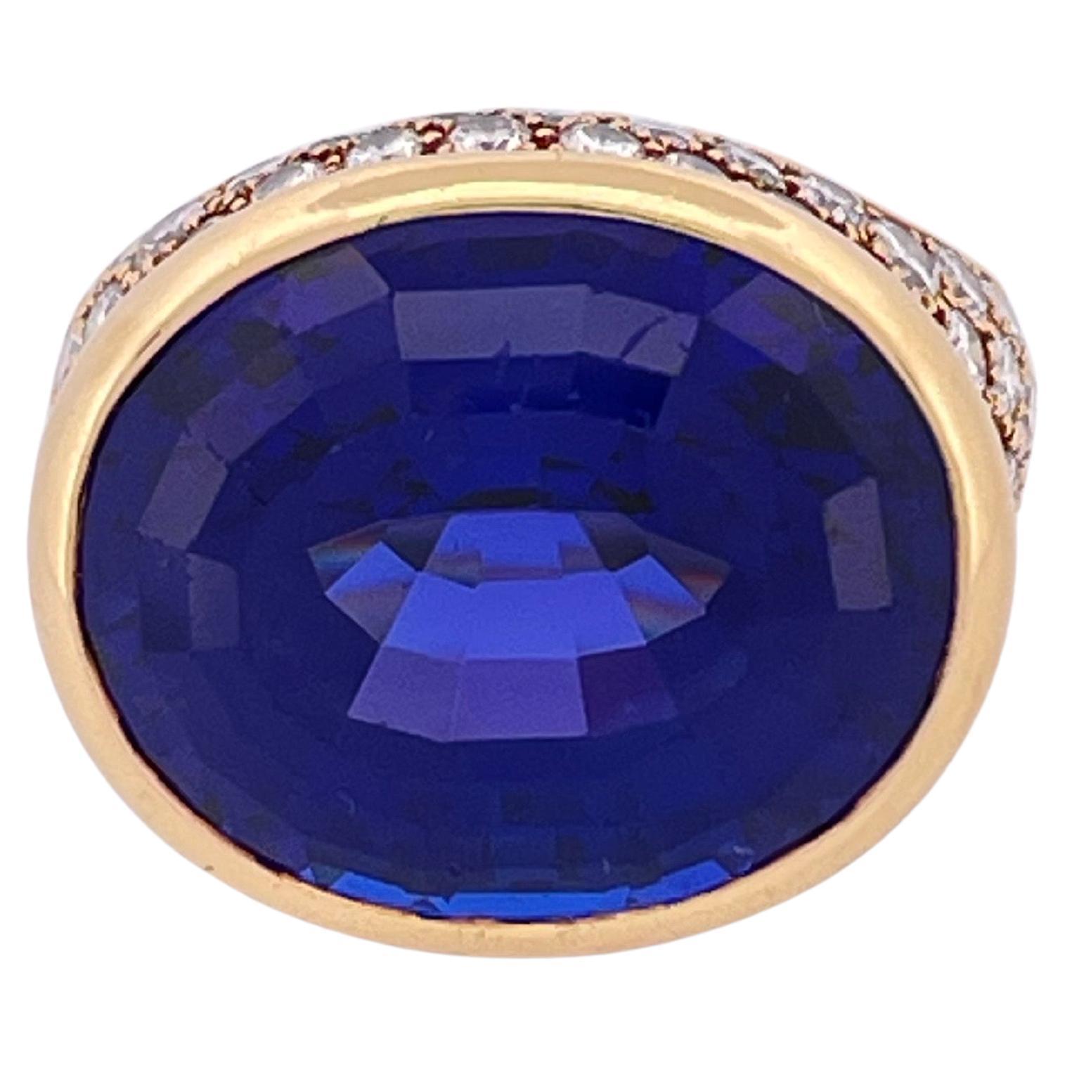 Oro giallo 18k Tiffany 31ctw Tanzanite con 120 diamanti rotondi 4,2ctw VS G-H in vendita