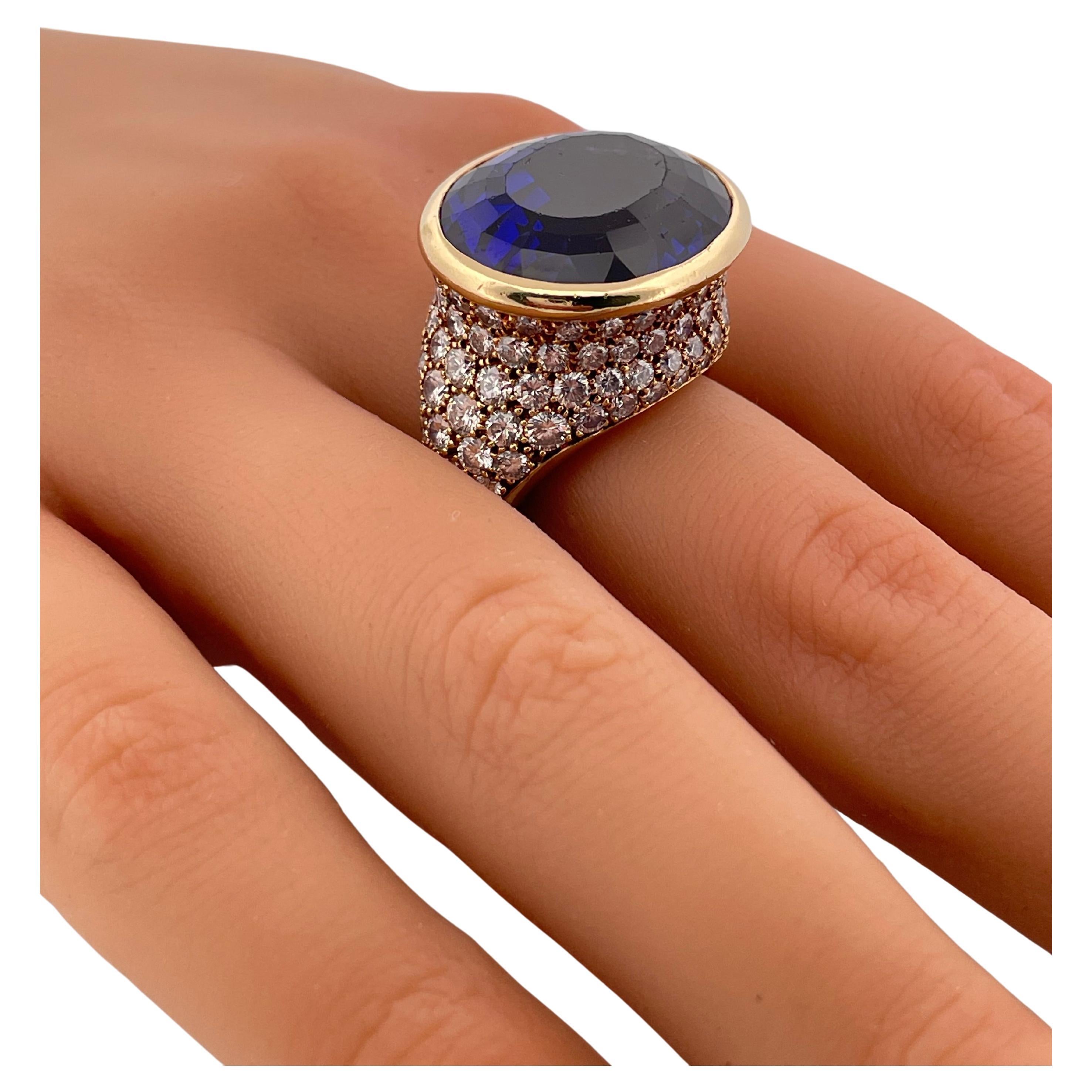 Round Cut Tiffany & Co 31ctw Tanzanite with 120 Round 4.2ctw VS G-H Diamonds In 18K Gold For Sale