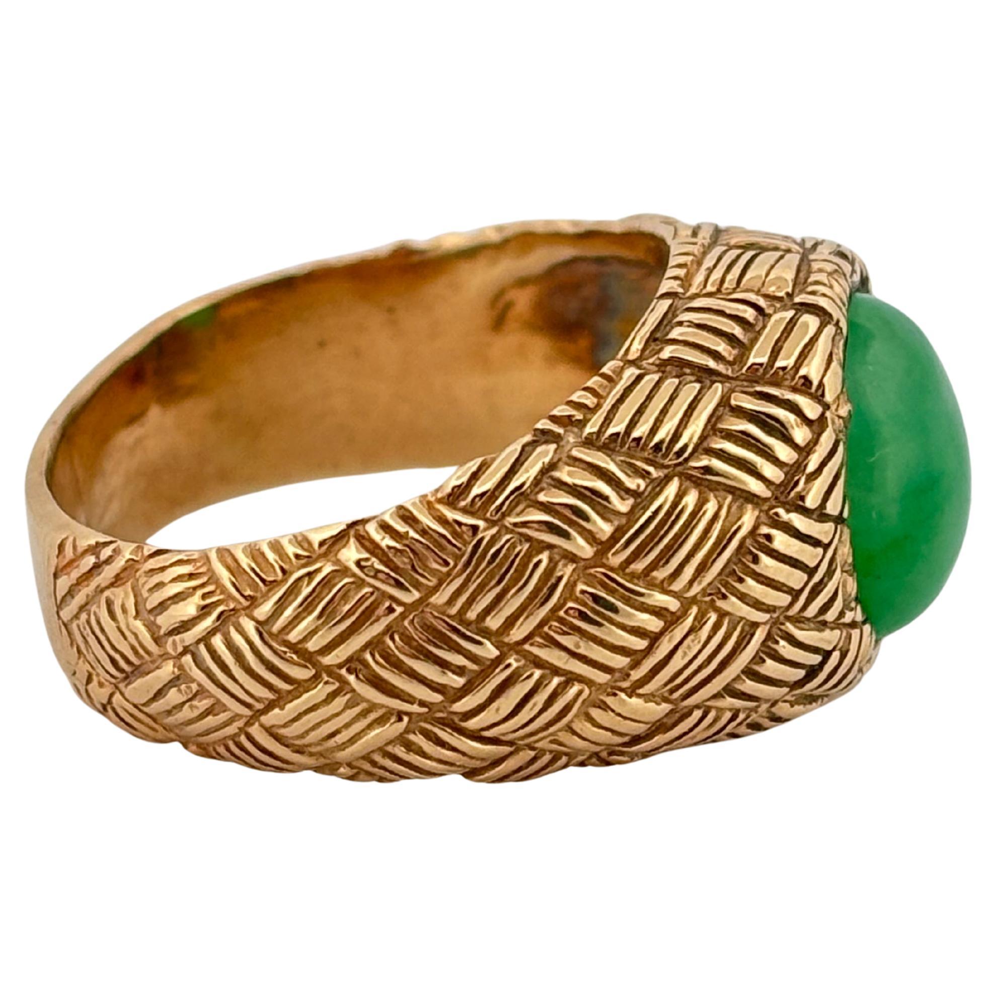 Women's or Men's Weaved Basket Texture 14K Yellow Gold Green Jade Ring For Sale