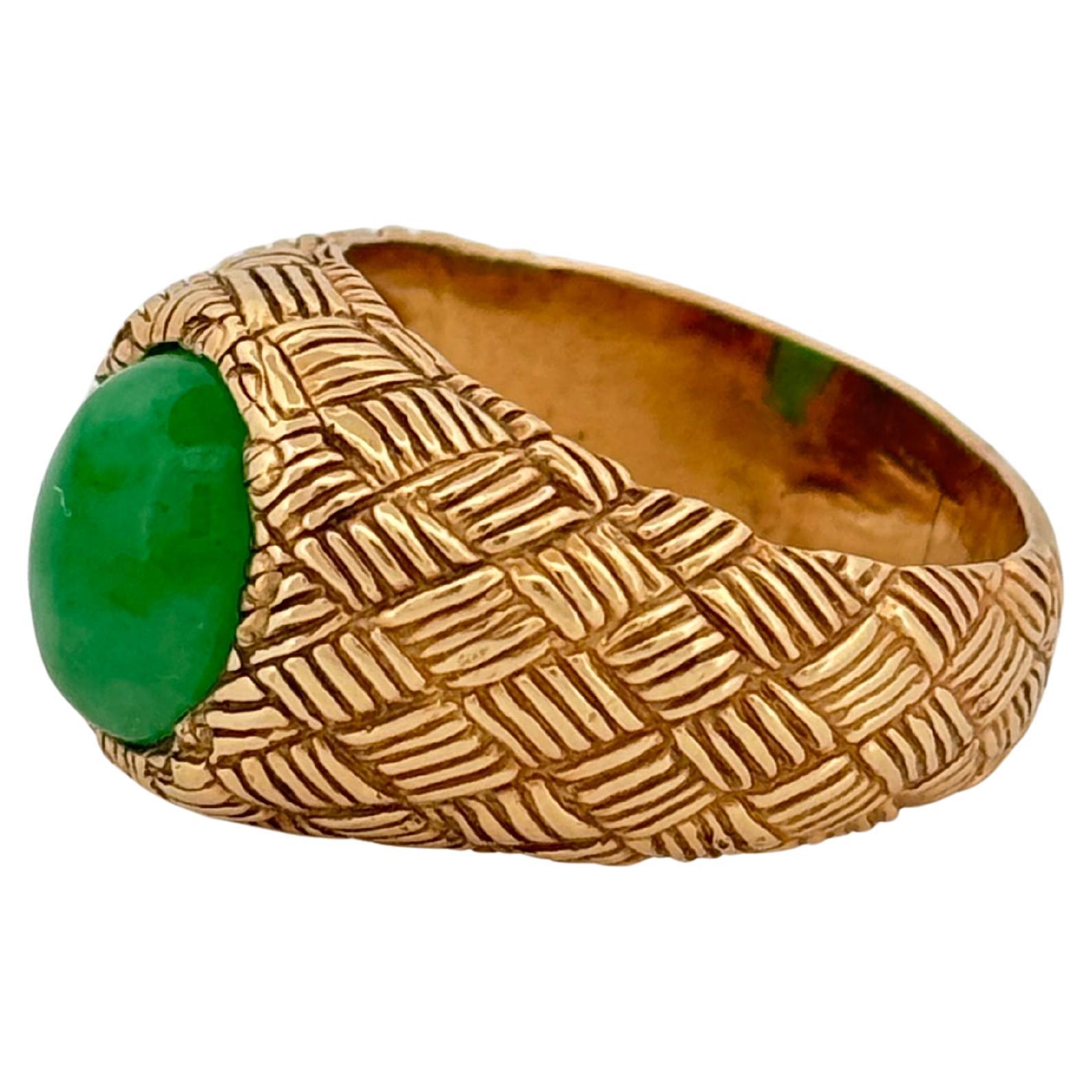 Weaved Basket Texture 14K Yellow Gold Green Jade Ring In Good Condition For Sale In Sewickley, PA