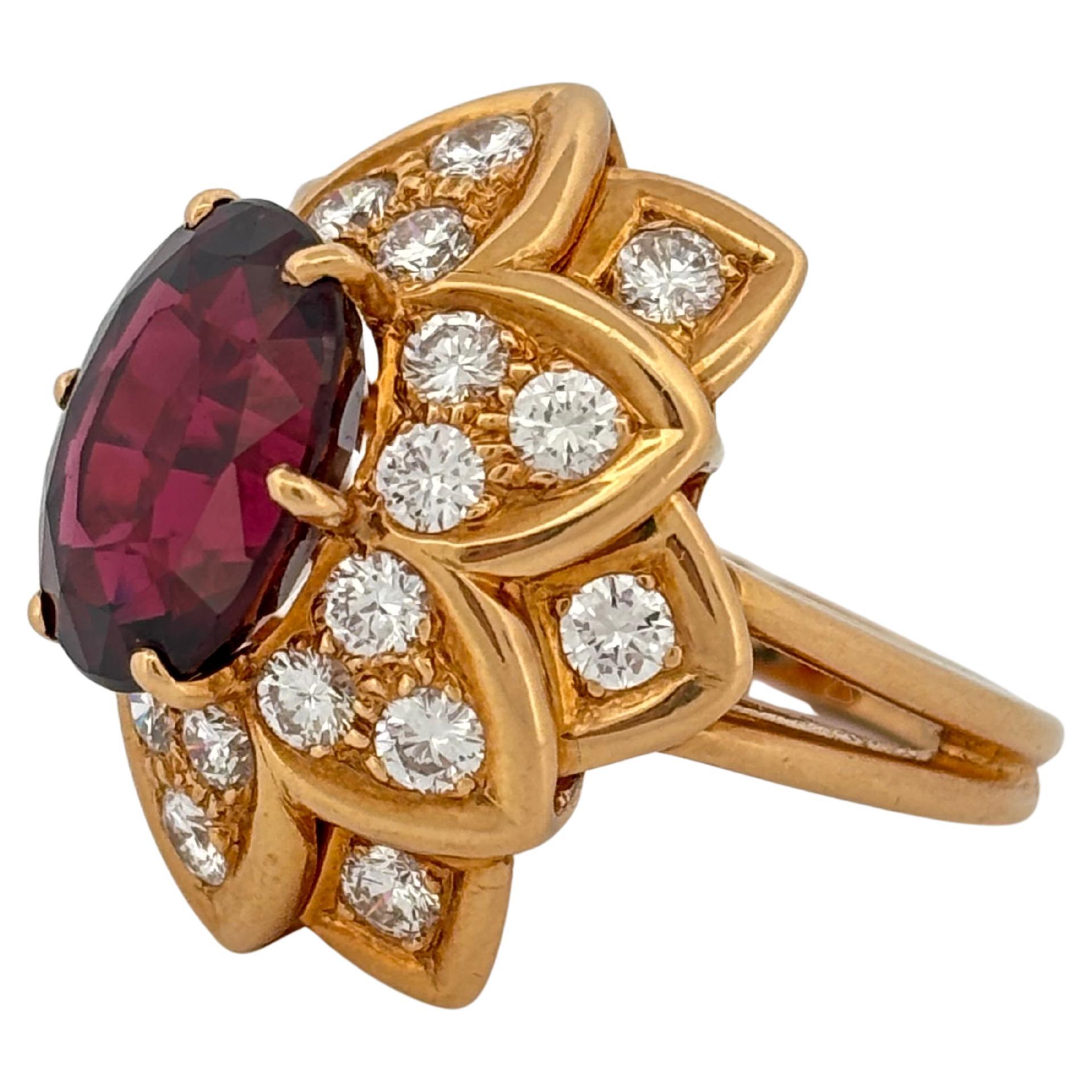 Modern 18K Yellow Gold 7.00 Carat Rhodolite Garnet 2.00ctw G-H VS2 Diamond Burst Ring For Sale