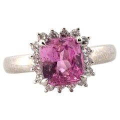 Anello in platino con zaffiro rosa taglio cuscino da 2,01 carati e diamante naturale da 0,24 carati