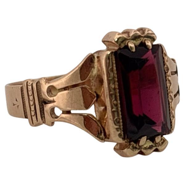 Bague ancienne en or rose 10K au grenat rouge délicat en vente 2