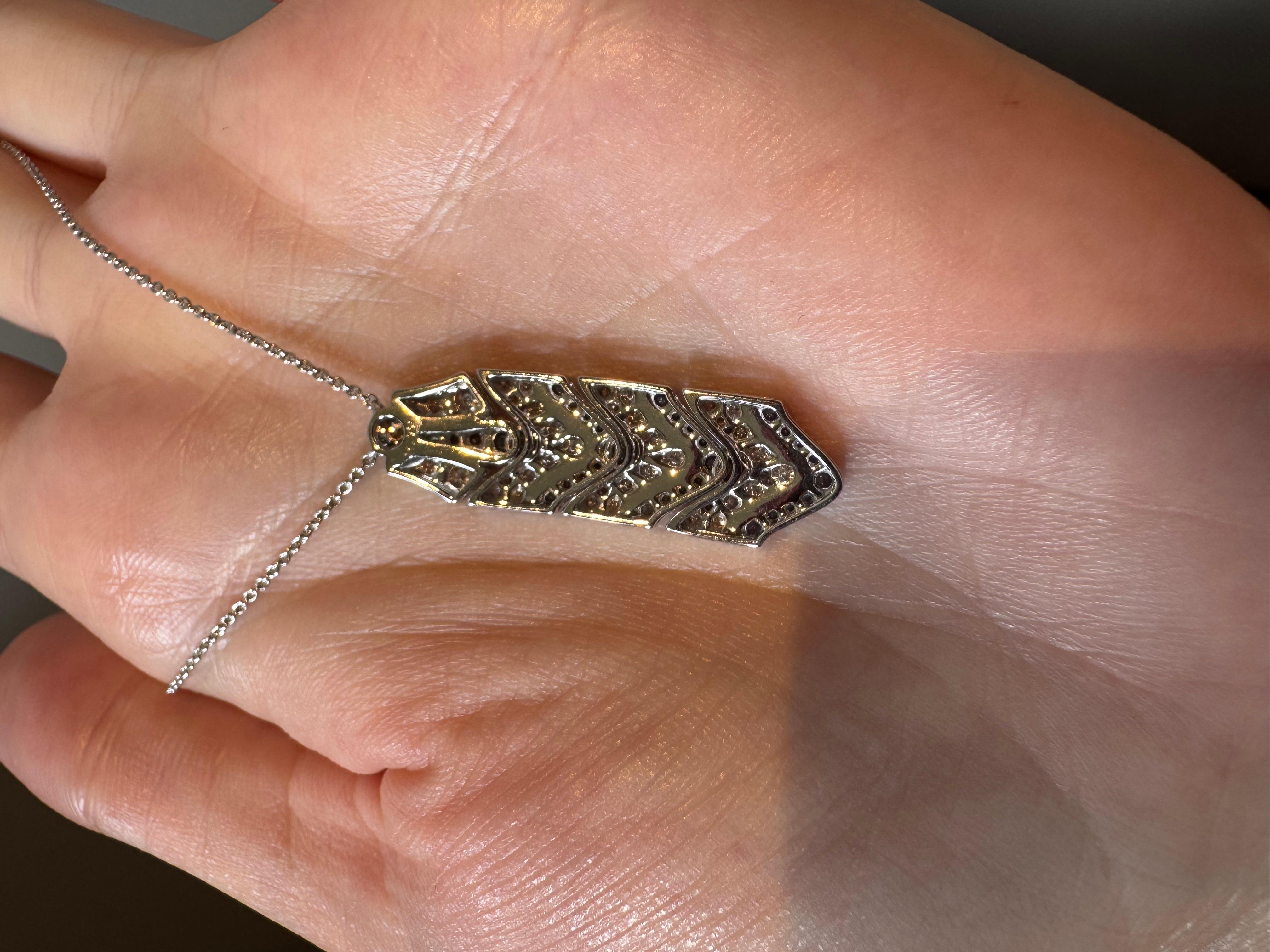 Collana Art Deco con zaffiro blu e diamanti in oro bianco 18 carati In condizioni Nuovo in vendita a Los Angeles, US