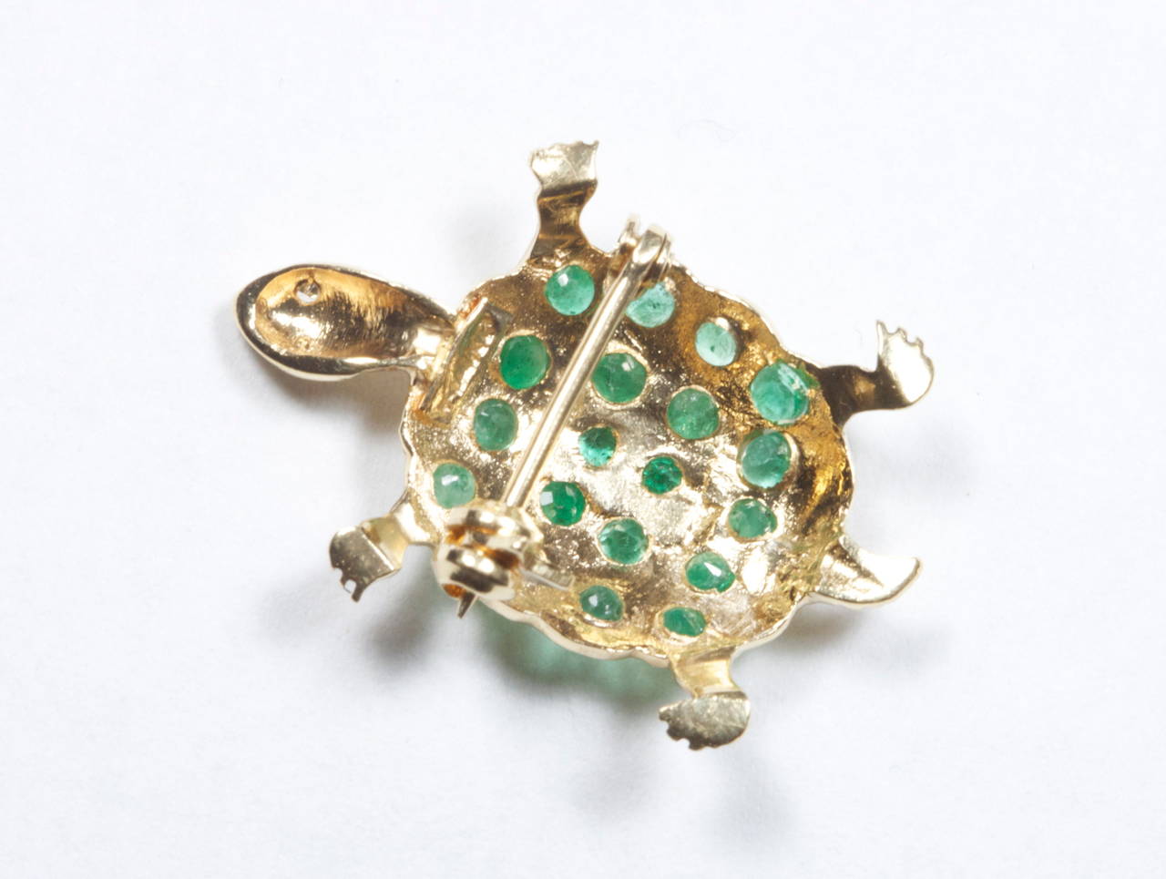 Sweet Emerald Gold Turtle Brooch In Good Condition In Beverly Hills, CA