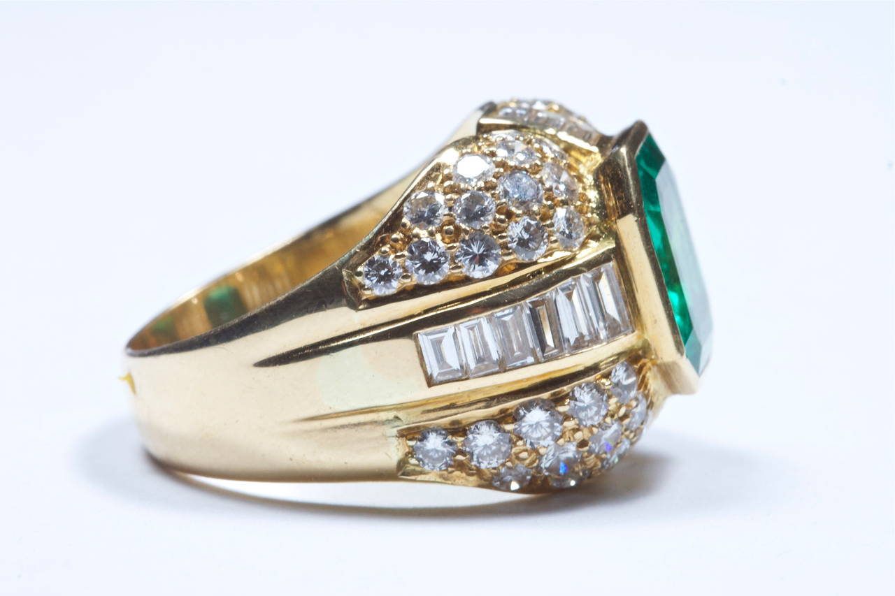 Women's Stunning Colombian Emerald Diamond Gold Ring