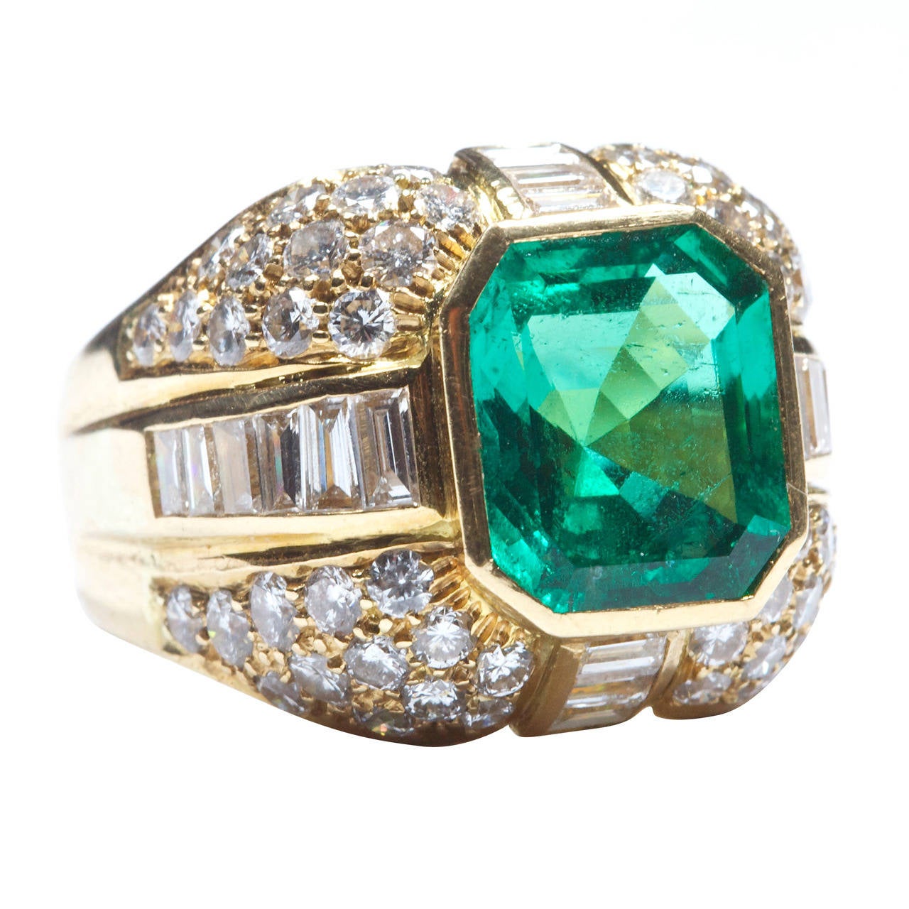 Stunning Colombian Emerald Diamond Gold Ring