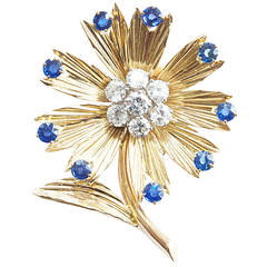 Lovely Van Cleef & Arpels Diamond Sapphire Gold Flower Brooch