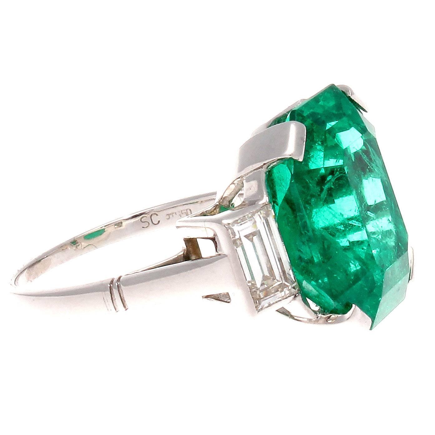 Important 10.03  Carat Colombian Emerald Diamond Platinum Ring In Excellent Condition In Beverly Hills, CA
