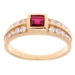 Van Cleef & Arpels Ruby Diamond Gold Ring