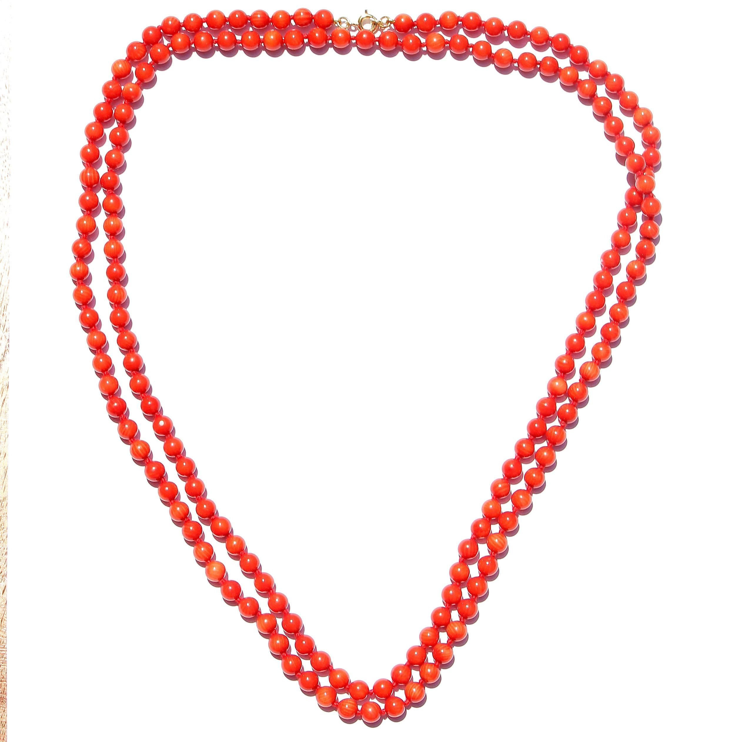 A well matched coral necklace of excellent quality. Crafted with an 18k yellow gold clasp.

45 inches long.