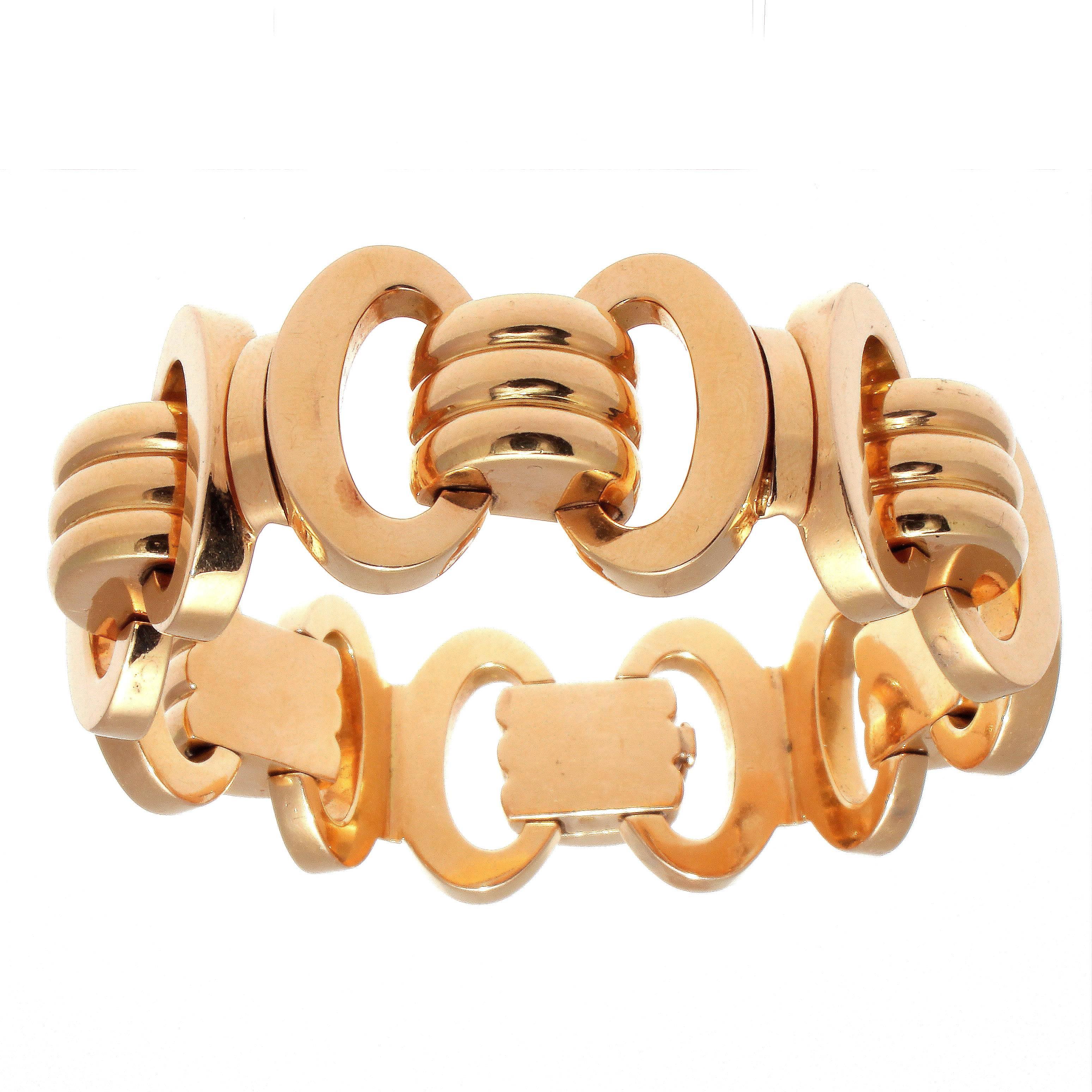 Effortless fashion has been part of French culture  and is a constant in their creativity. Exemplified by the retro style which has come full circle and is popular once again today. The bracelet is hand crafted in brightly glistening 18k gold.