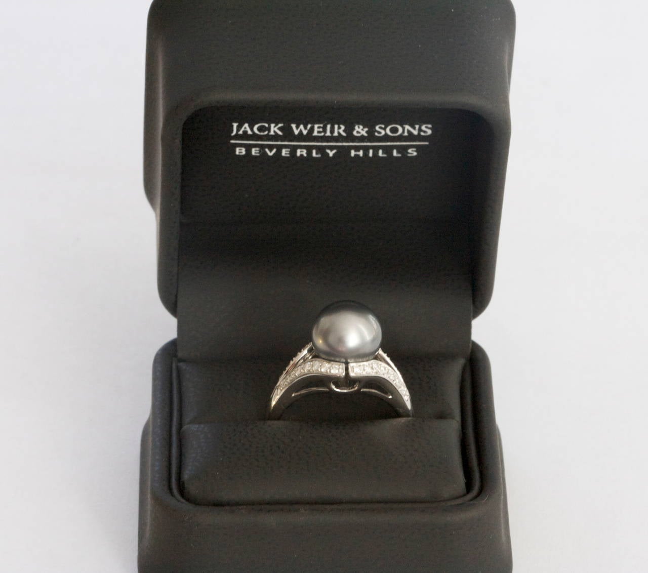 Tahitian Pearl Diamond Gold Ring In Excellent Condition In Beverly Hills, CA