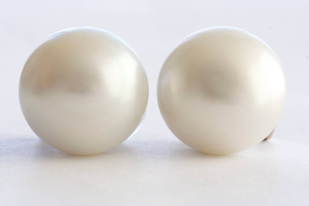 Matching GIA Cert 17mm Saltwater Pearl Earrings In Excellent Condition In Beverly Hills, CA