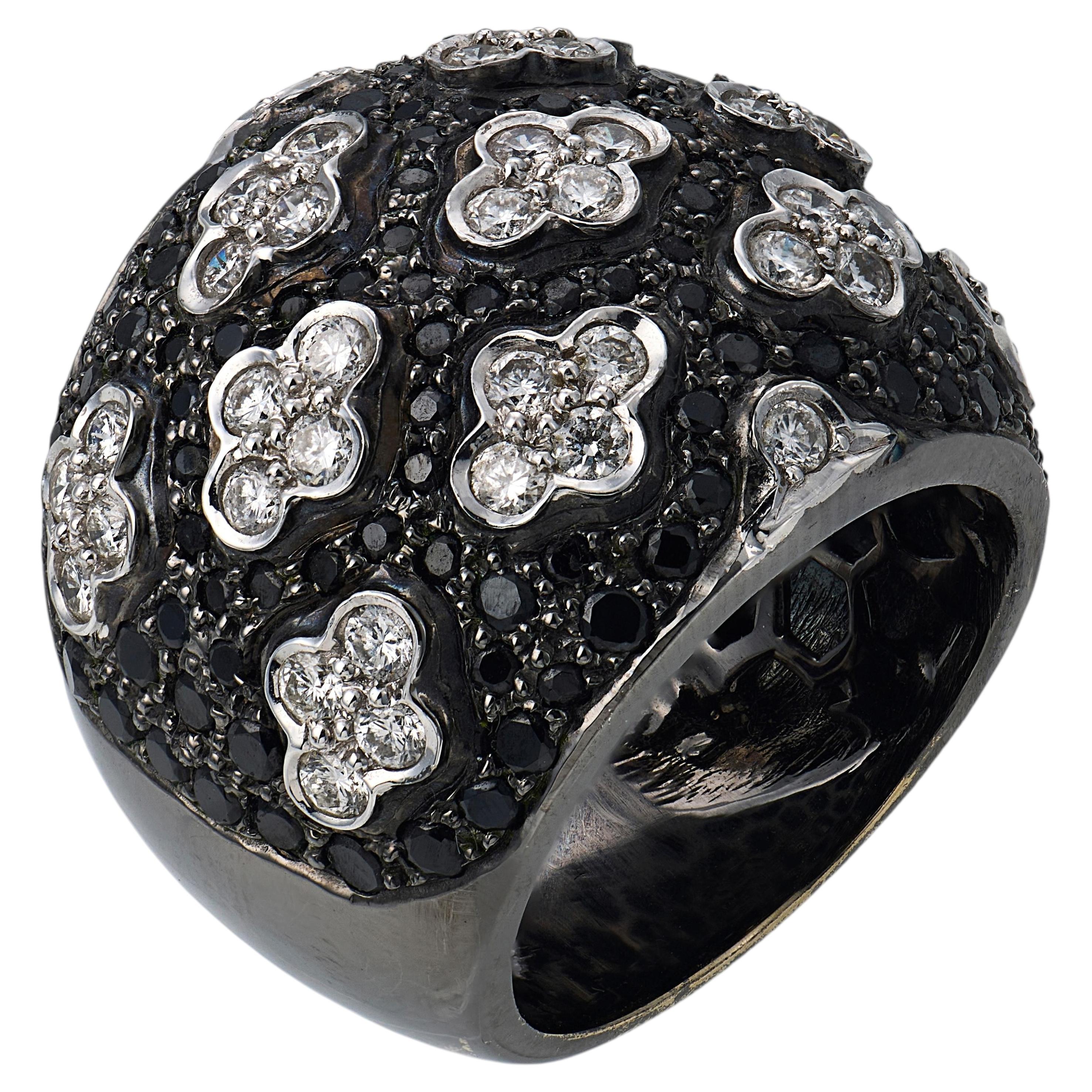 Contemporary 3.00 carat black and white diamond 18k blackened gold ring