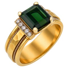 Vintage 1.70 carat green tourmaline diamond 18k yellow gold cocktail ring