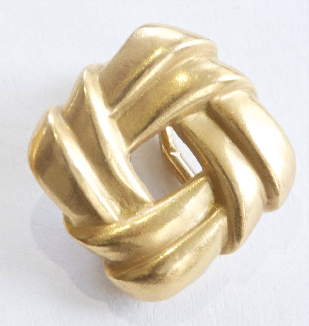 A set of sweeping waves that seamlessly never ends has been created out of 18k yellow gold by the jewelry designer Angela Cumming.  Dated 1988 and signed Cummings.

Weighs 11.1 grams

Dimensions are 1/2
