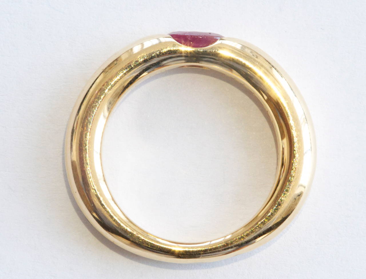 Cartier Ellipse Ruby Gold Ring In Excellent Condition In Beverly Hills, CA