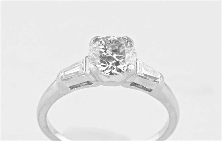 Women's Elegant Diamond & White Gold Engagement Ring